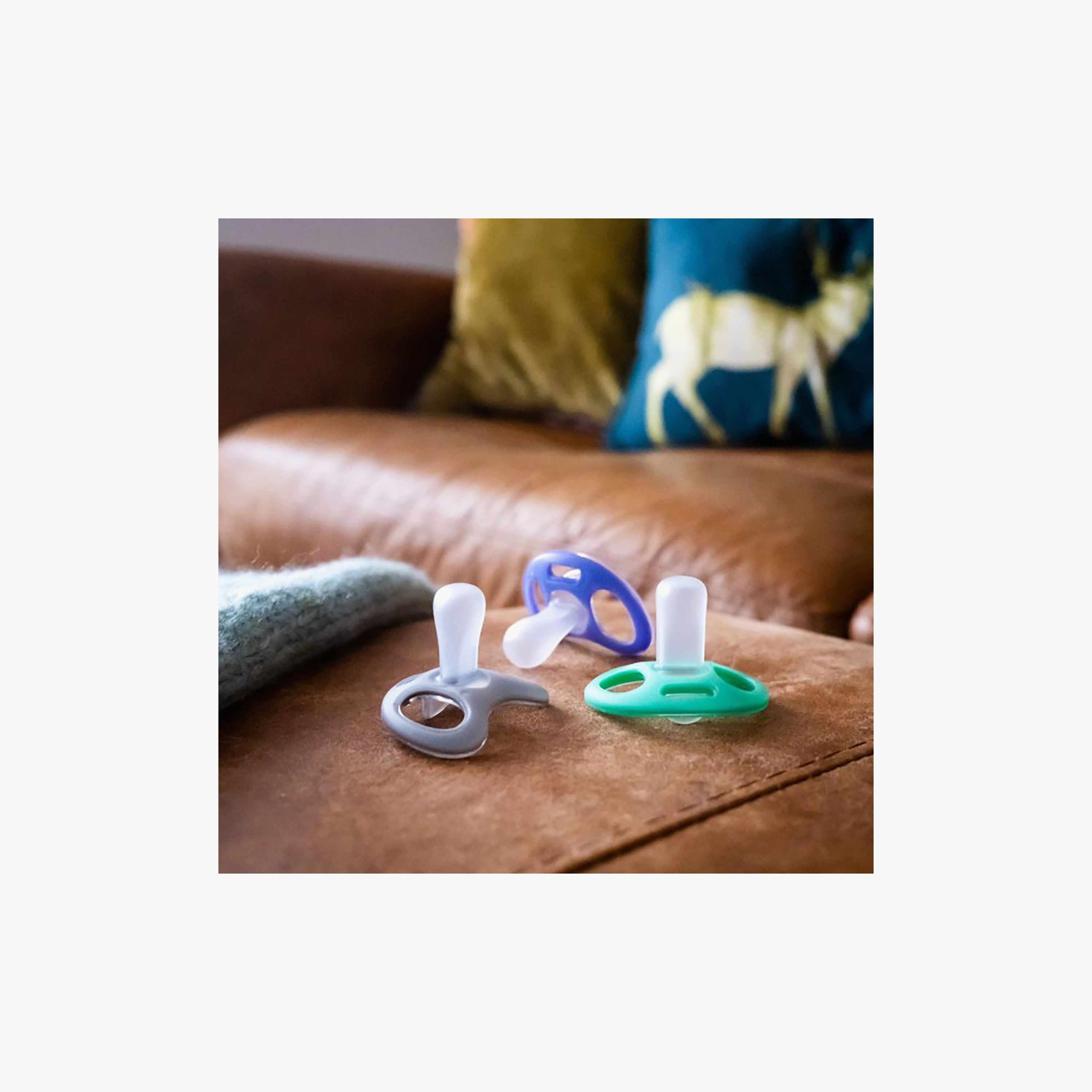 Tommee Tippee 2-Piece Sensitive Soother with Reusable Steriliser Pod - 0-6 months-baby-feeding-pacifiers-image-4