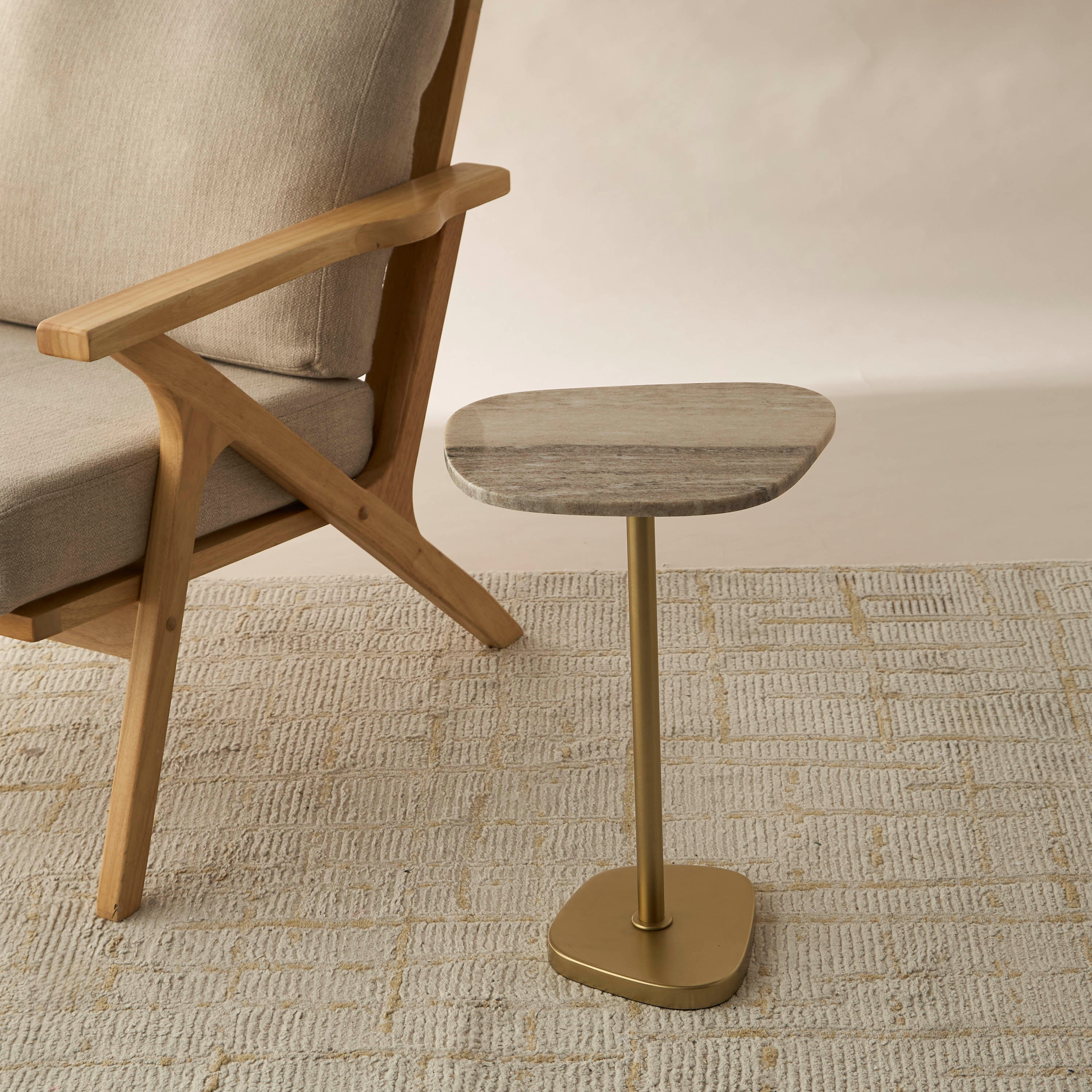 طاولة جانبية بسطح رخام وقاعدة عمودية - 35x28x52 سم-furniture-livingroom-sideandendtables-image-2
