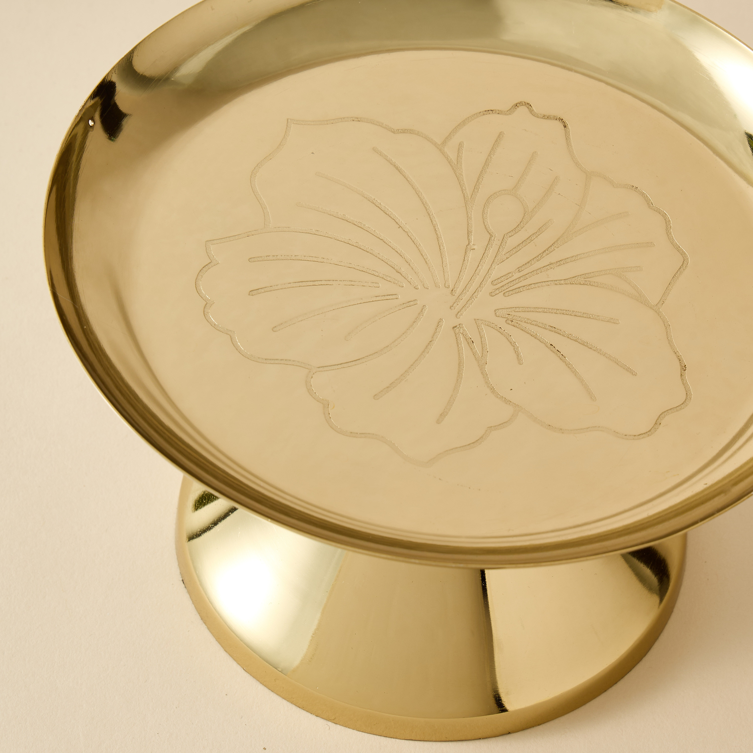 Hibiscus Embossed Metal Cake Stand - 20x12 cms-household-dining-serveware-cakestands-image-3