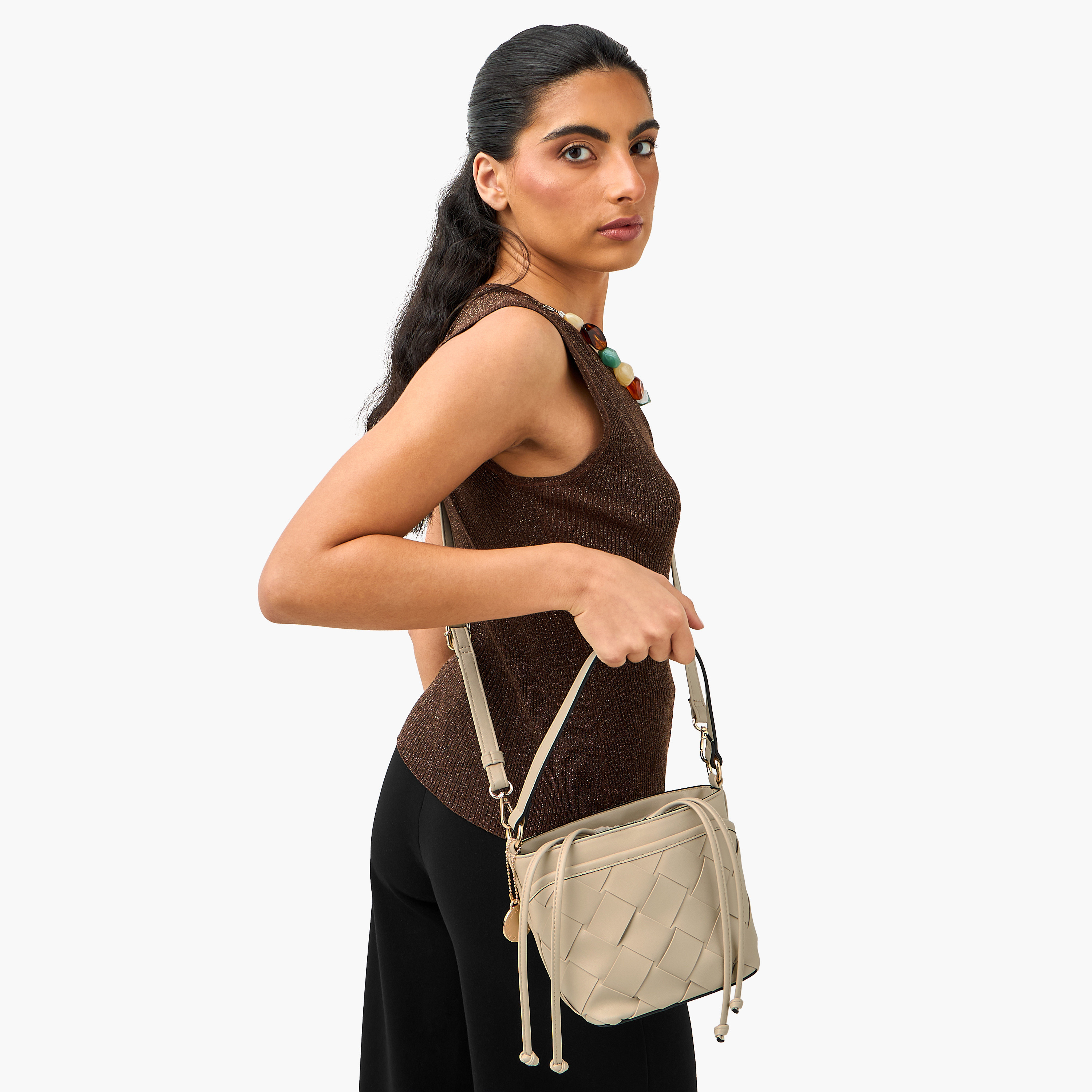 شنطة دلو بارزة الملمس بحزام قابل للفصل من مارينا جالانتي-women-bagsandwallets-handbags-image-2