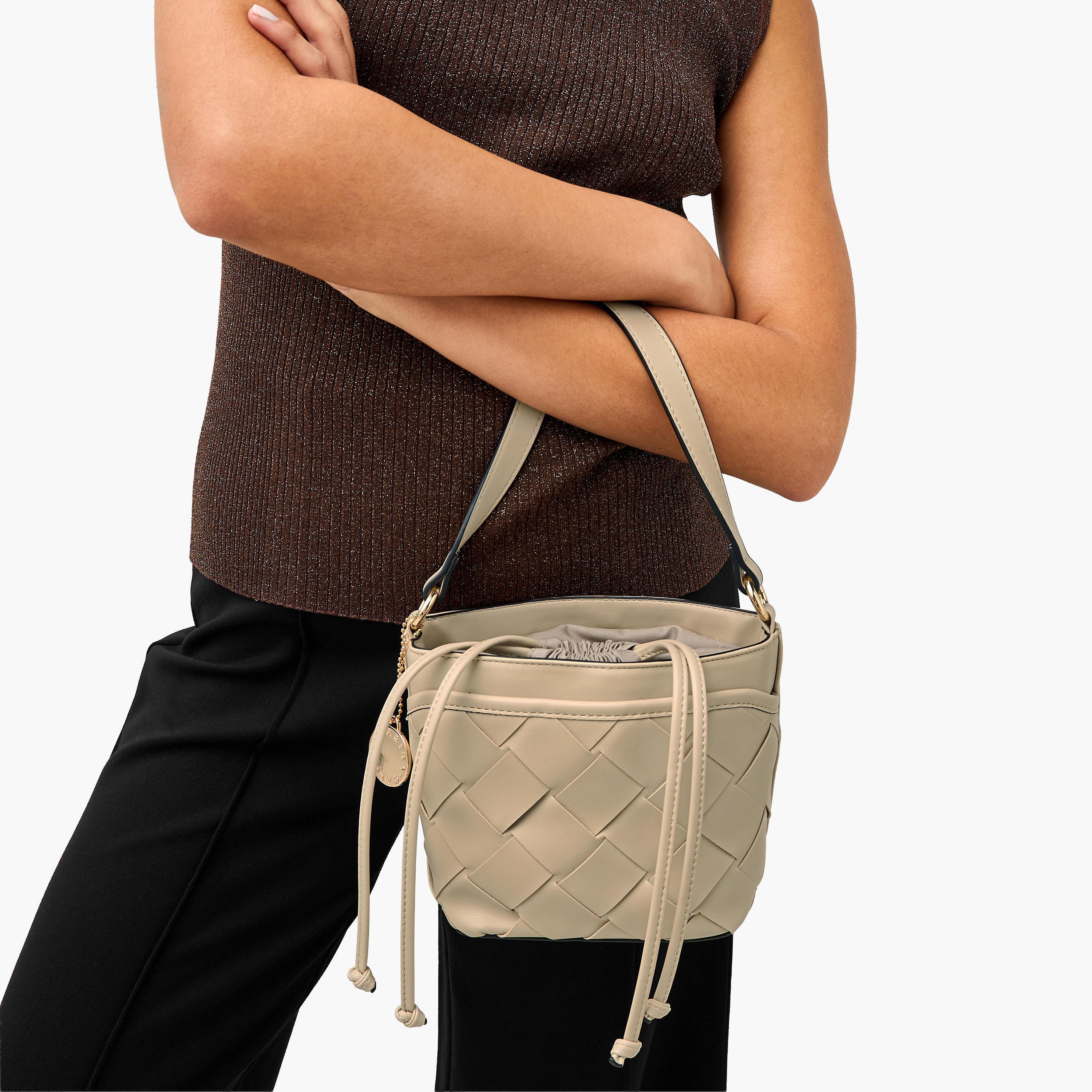 شنطة دلو بارزة الملمس بحزام قابل للفصل من مارينا جالانتي-women-bagsandwallets-handbags-image-8