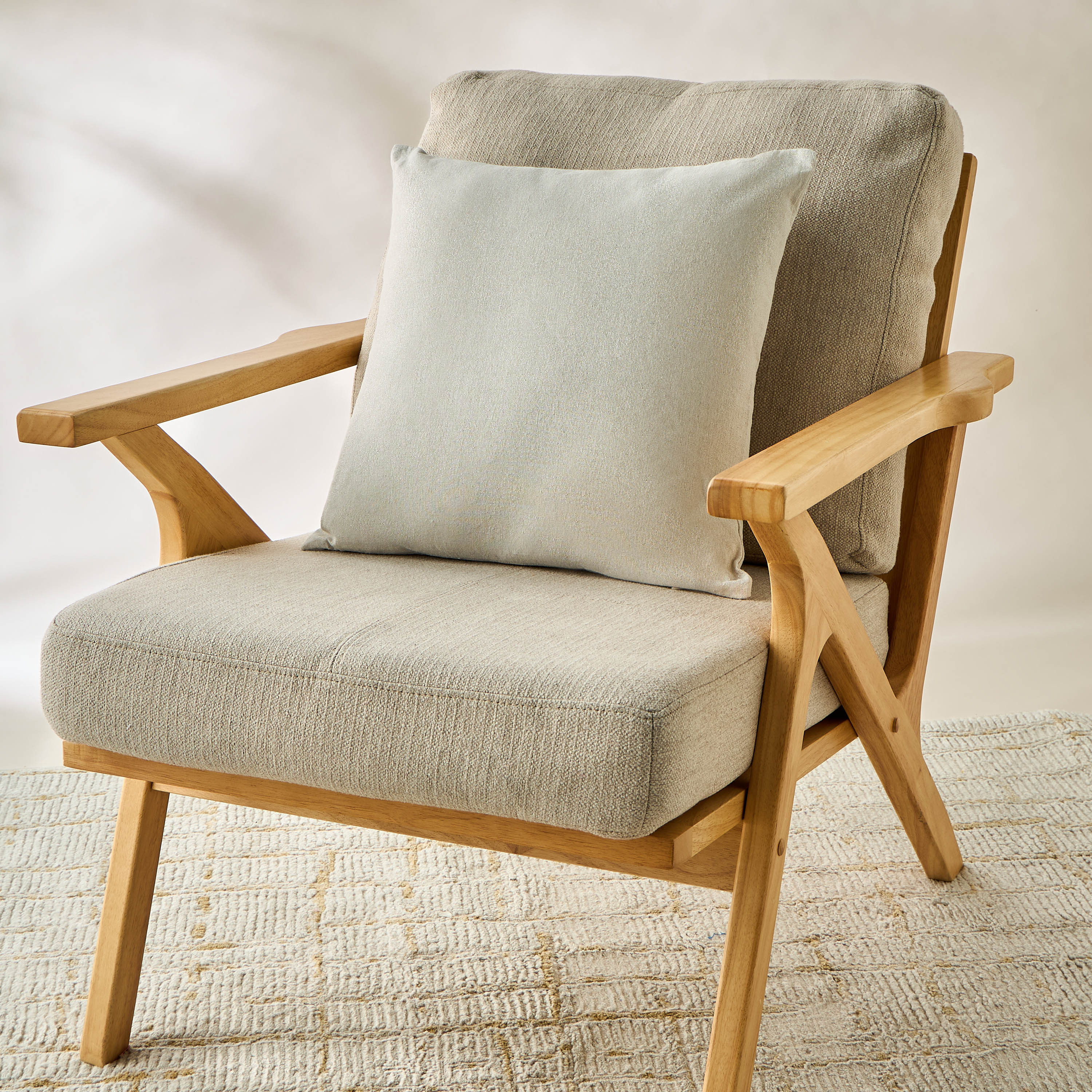 Filled Cushion with Zip Closure - 45x45 cm-household-cushionsandthrows-filledcushions-decorativecushions-image-1