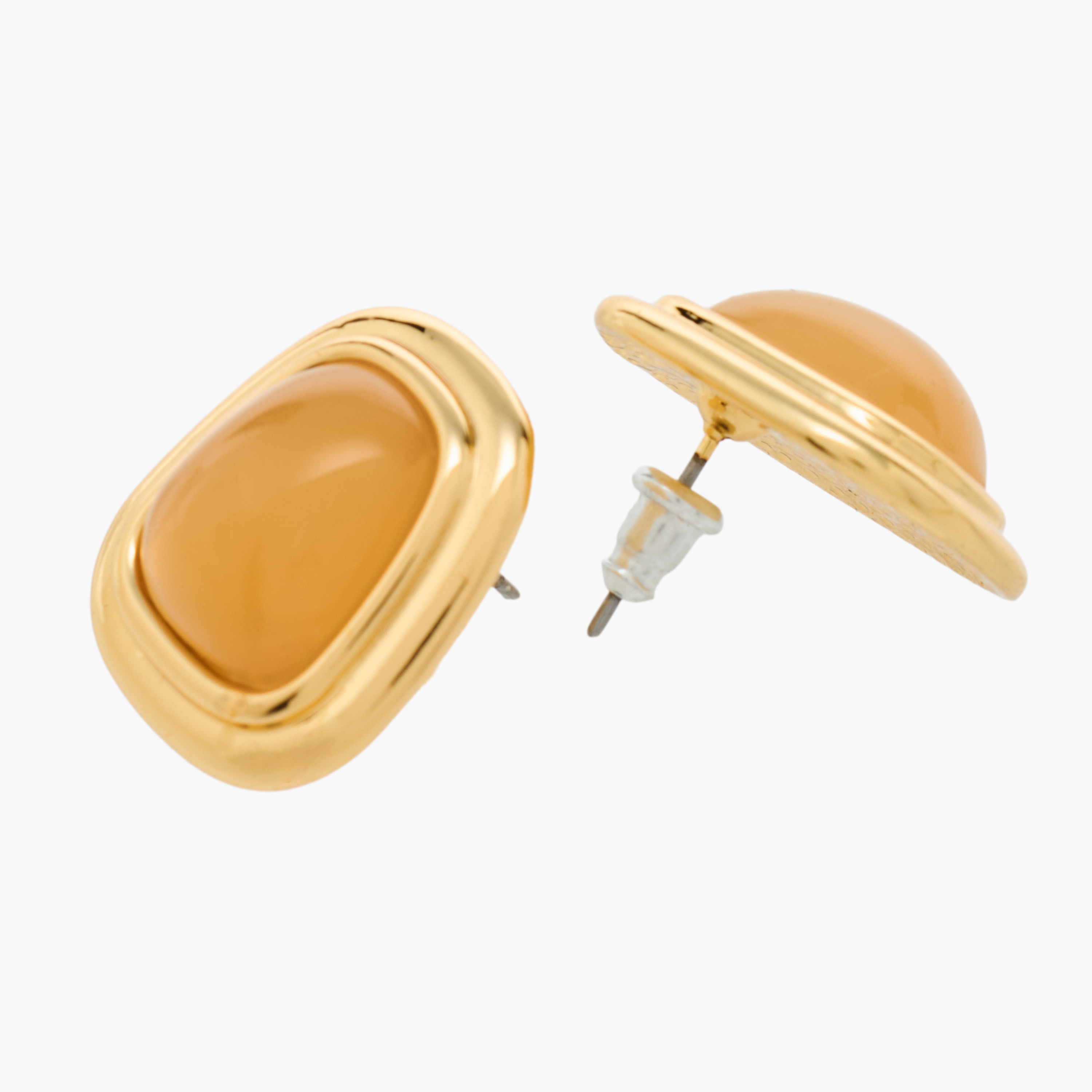 حلق وعقد باللون الذهبي مزين بدلاية - طقم من قطعتين-women-watchesandjewellery-jewellery-jewellerysets-image-1