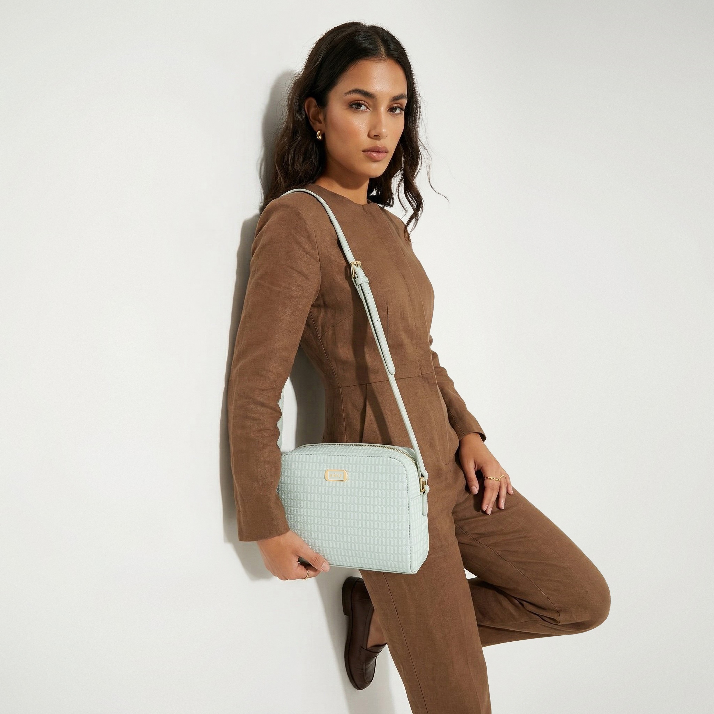 شنطة كروس بودي بطبعات مونوجرام مع حزام قابل للتعديل من ميسي-women-bagsandwallets-handbags-image-1