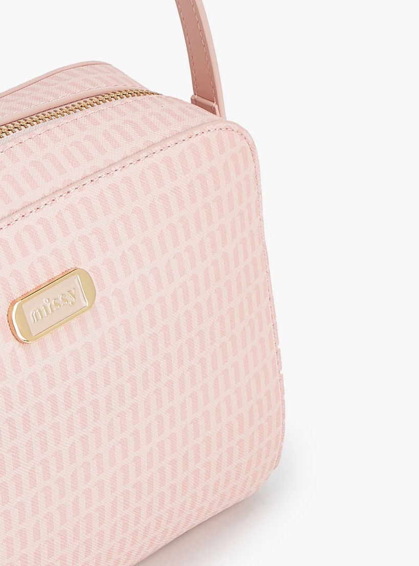 شنطة كروس بودي بطبعات مونوجرام مع حزام قابل للتعديل من ميسي-women-bagsandwallets-handbags-image-4