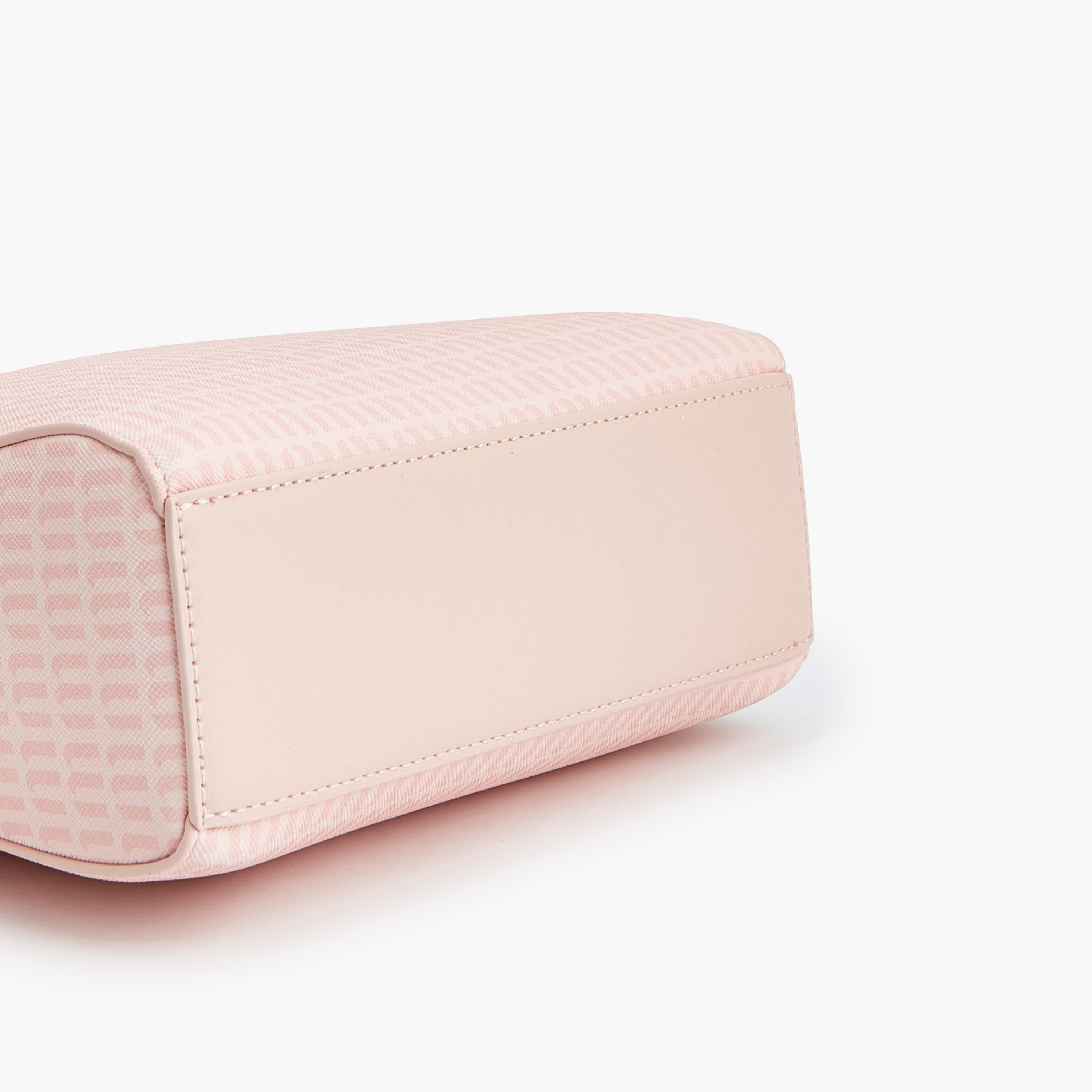شنطة كروس بودي بطبعات مونوجرام مع حزام قابل للتعديل من ميسي-women-bagsandwallets-handbags-image-7