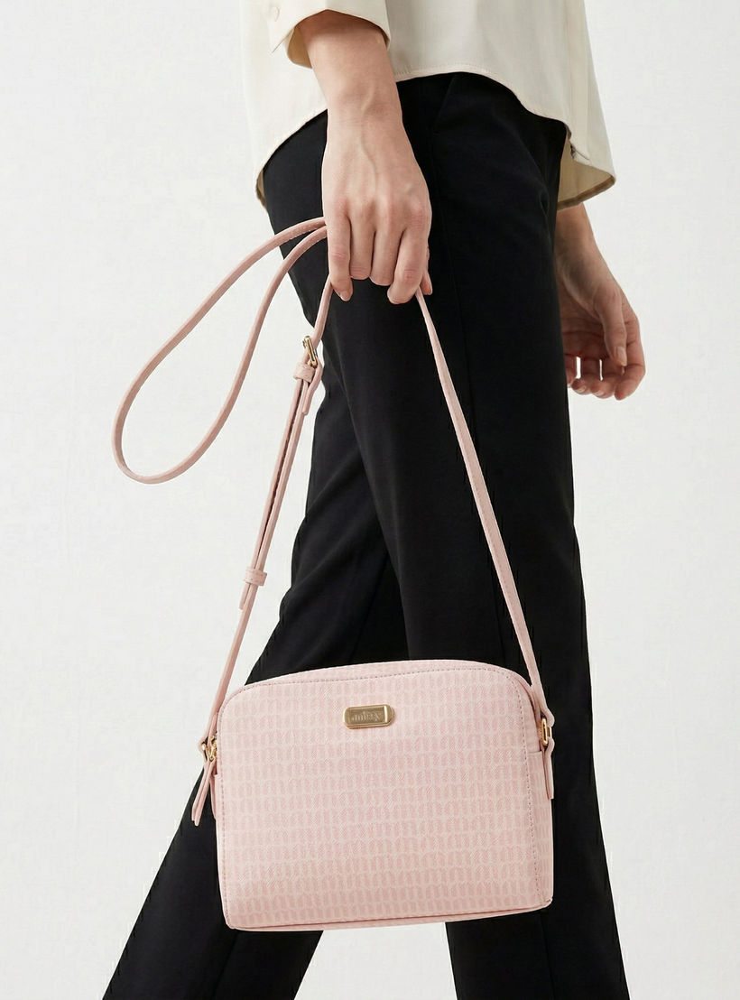 شنطة كروس بودي بطبعات مونوجرام مع حزام قابل للتعديل من ميسي-women-bagsandwallets-handbags-image-2