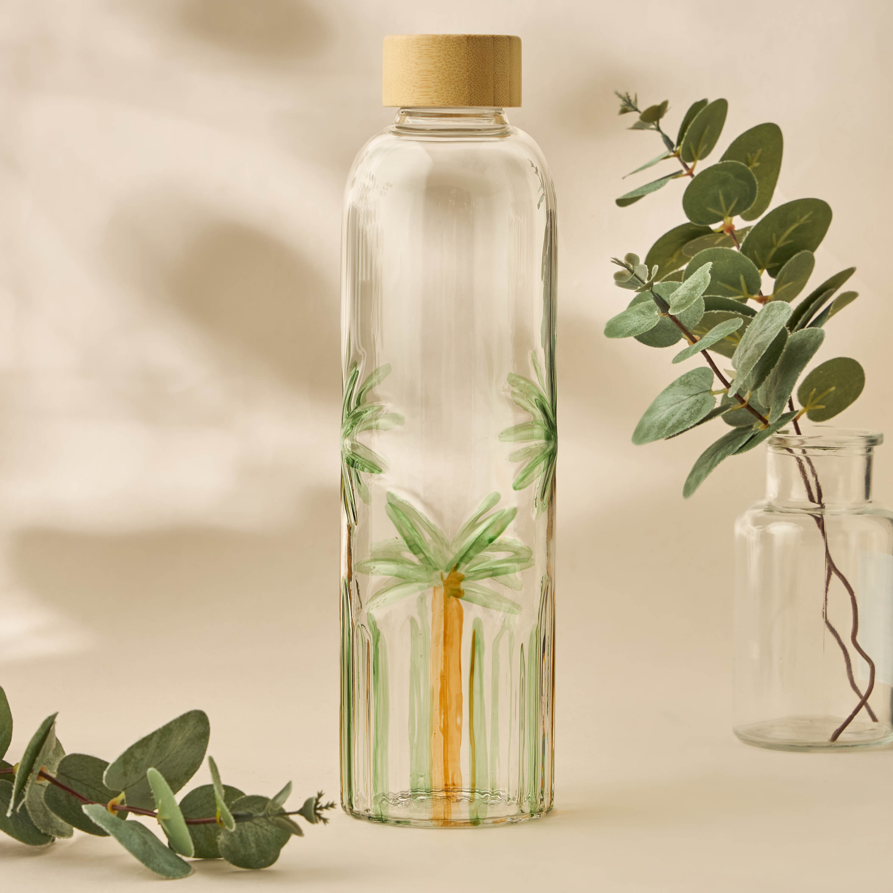 قارورة مياه زجاج بطبعات شجر النخيل-household-dining-drinkserveware-bottles-image-2