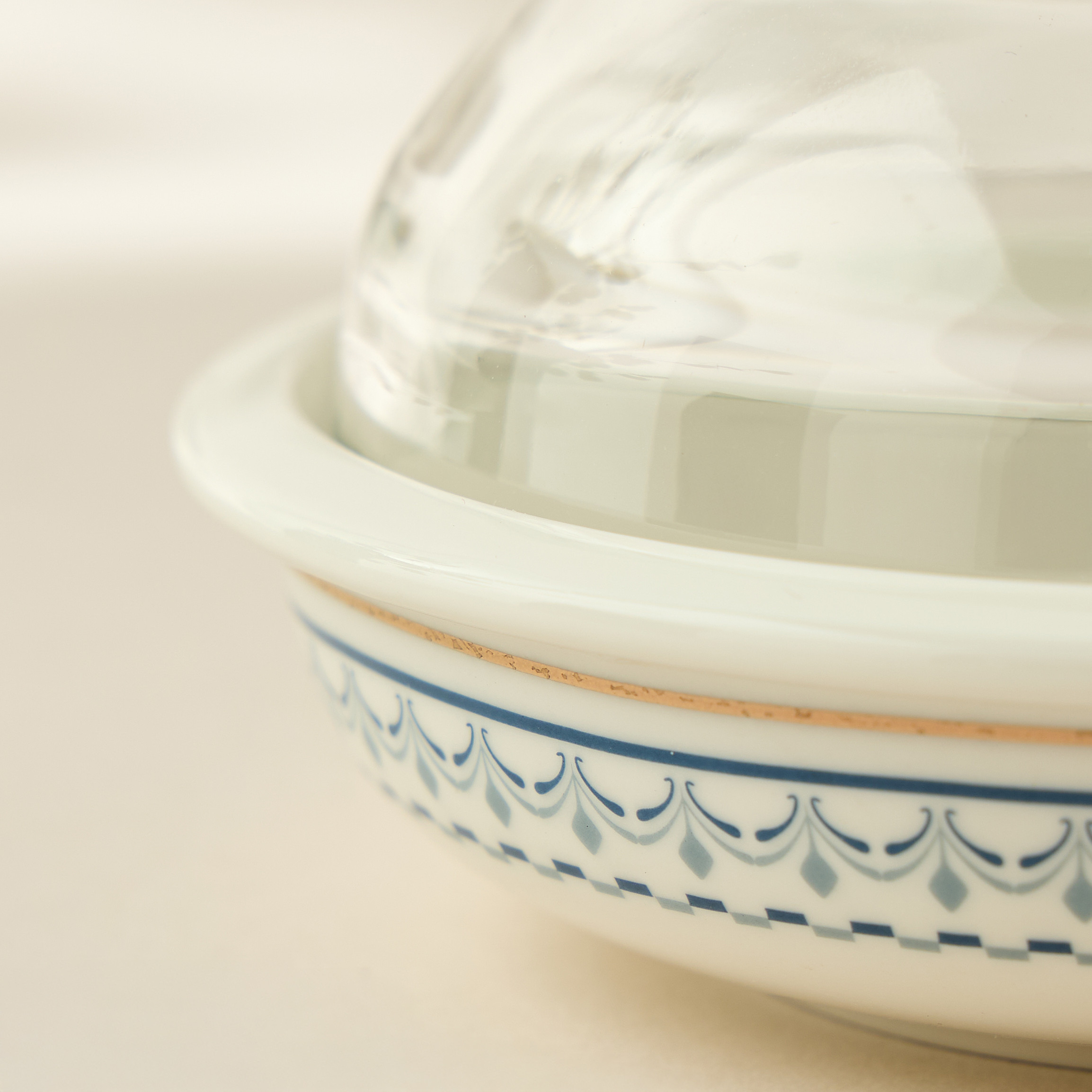 Palm Tree Print Bone China Tajine with Glass Lid - 12x6x13 cms-household-dining-serveware-servingtrays-image-4