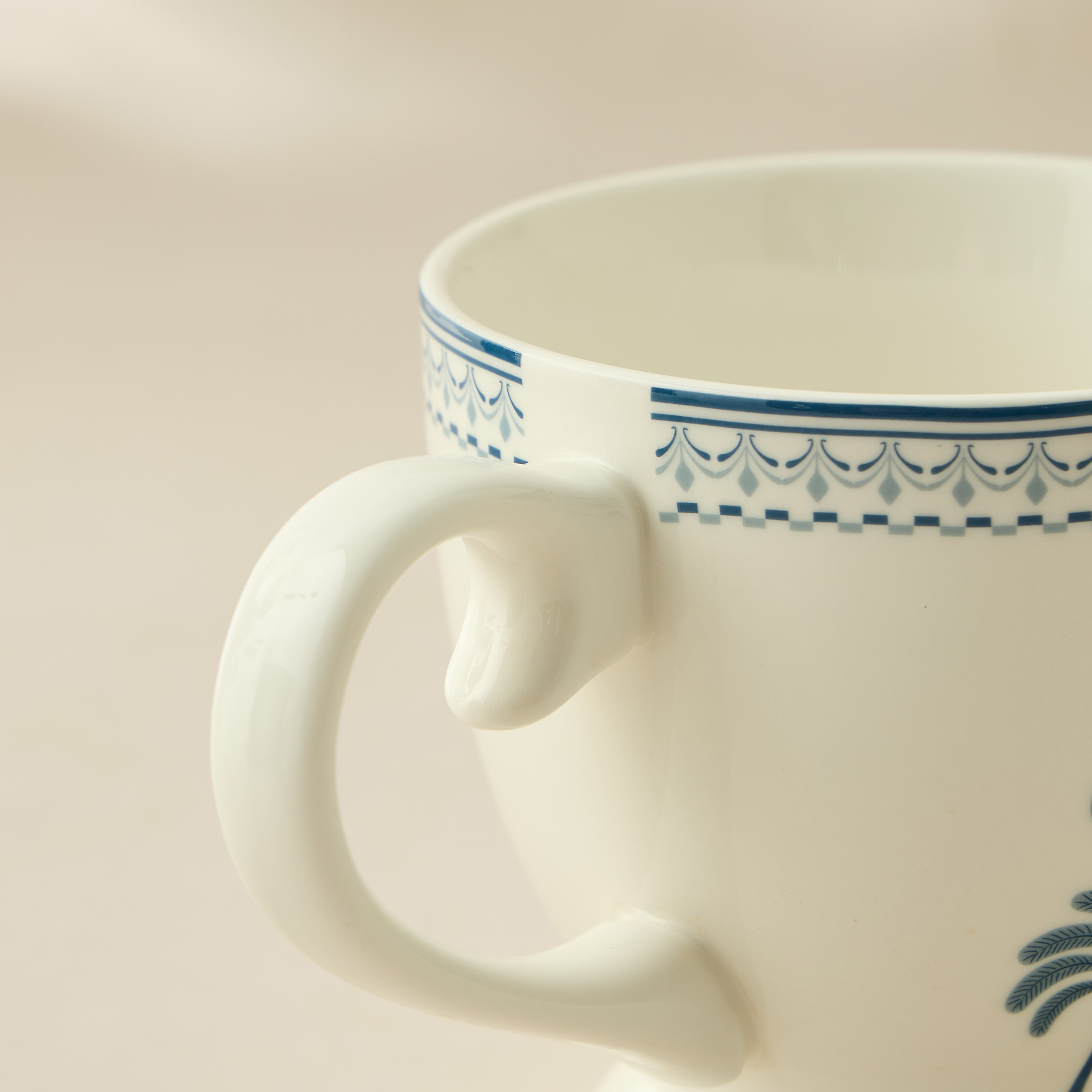 مج خزف صيني بطبعات شجر النخيل - 360 مل-household-dining-teaandcoffee-mugsandcups-image-2