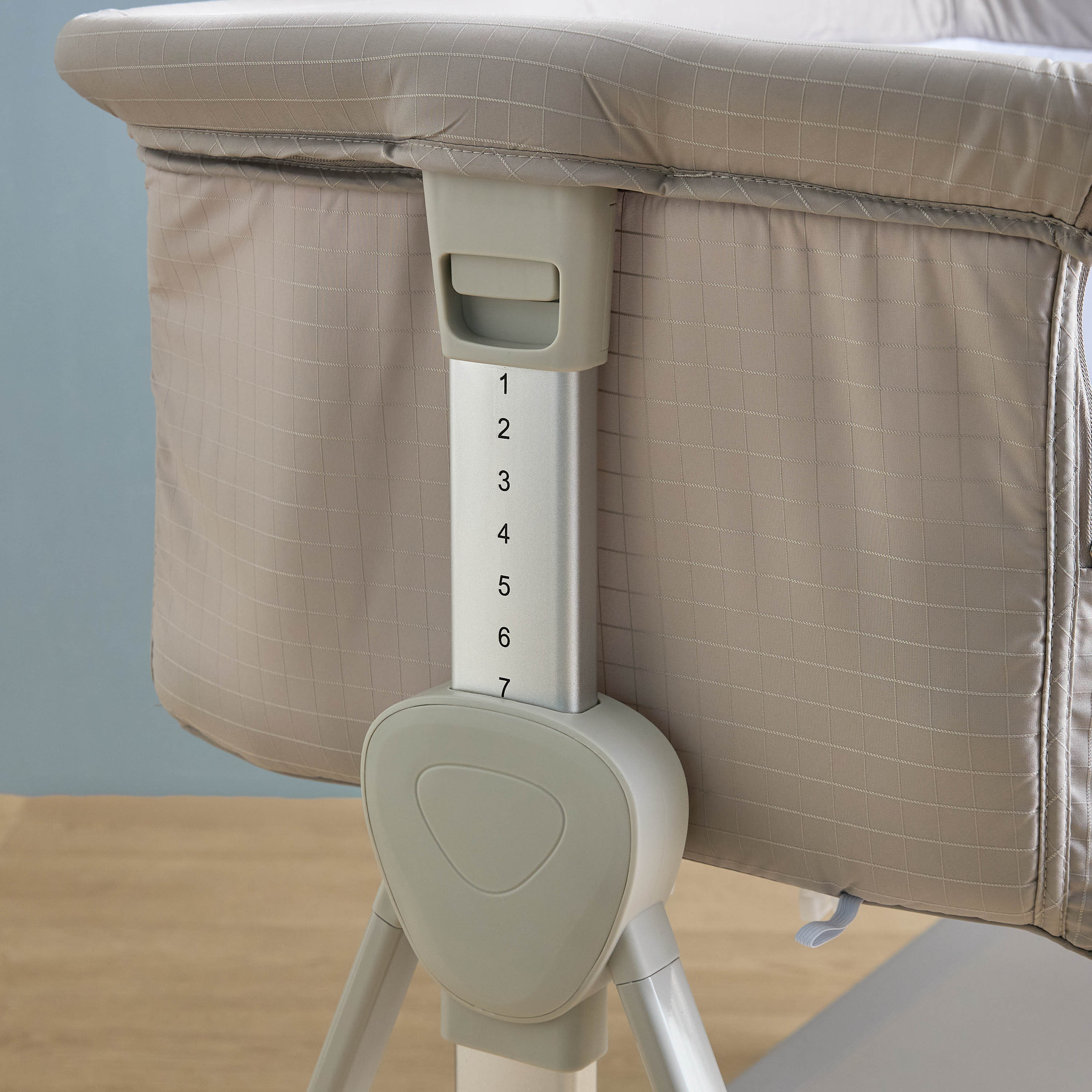 Juniors Percy Baby Bassinet with 7 Adjustable Heights-baby-nursery-furniture-cribsandbeds-bassinets-image-13