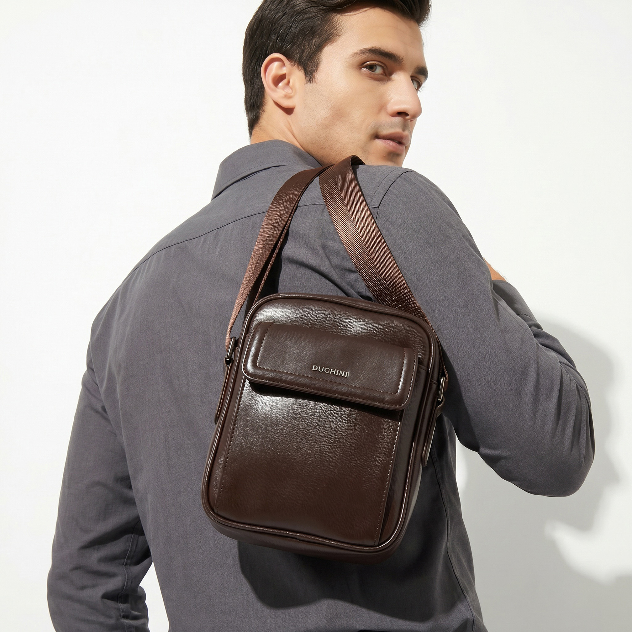 شنطة كروس بودي بحزام قابل للتعديل للرجال من دوتشيني-travel-accessories-image-8