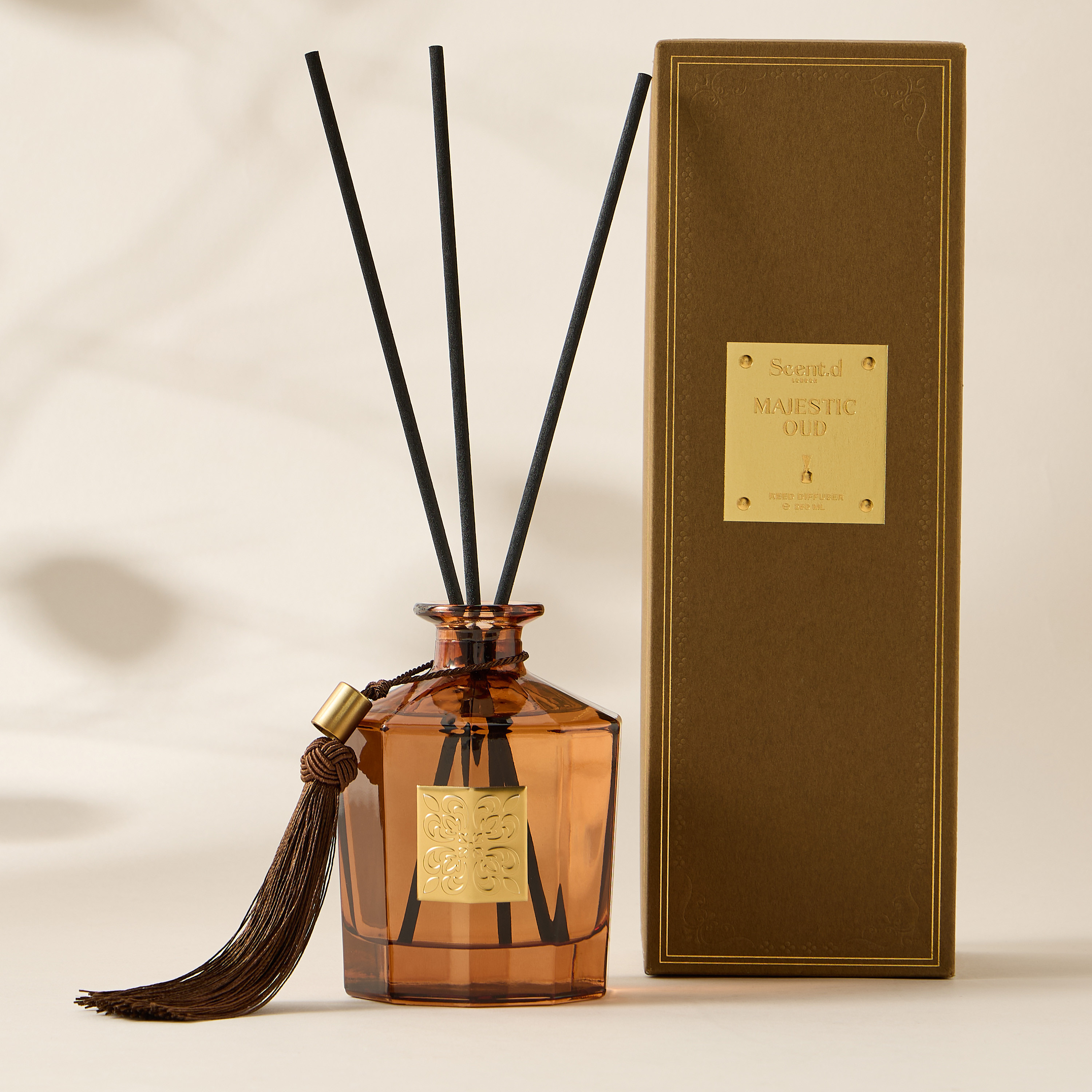 Scent.d London Imperial Essence Majestic Oud Reed Diffuser - 250 ml-household-homefragrance-reeddiffusers-image-3