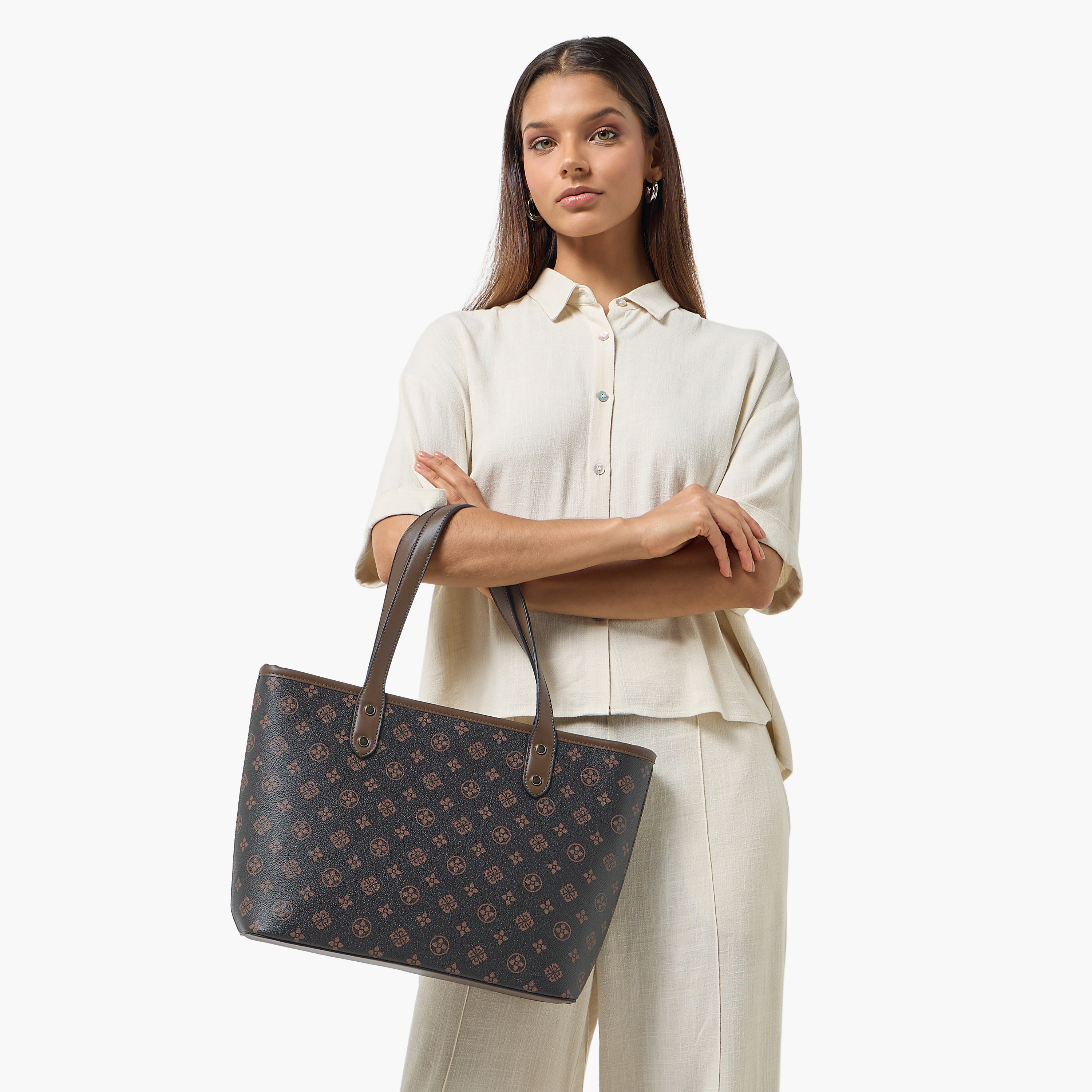 شنطة توت بمقابض مزدوجة وطبعات مونوجرام من أدور توم-women-bagsandwallets-handbags-image-2