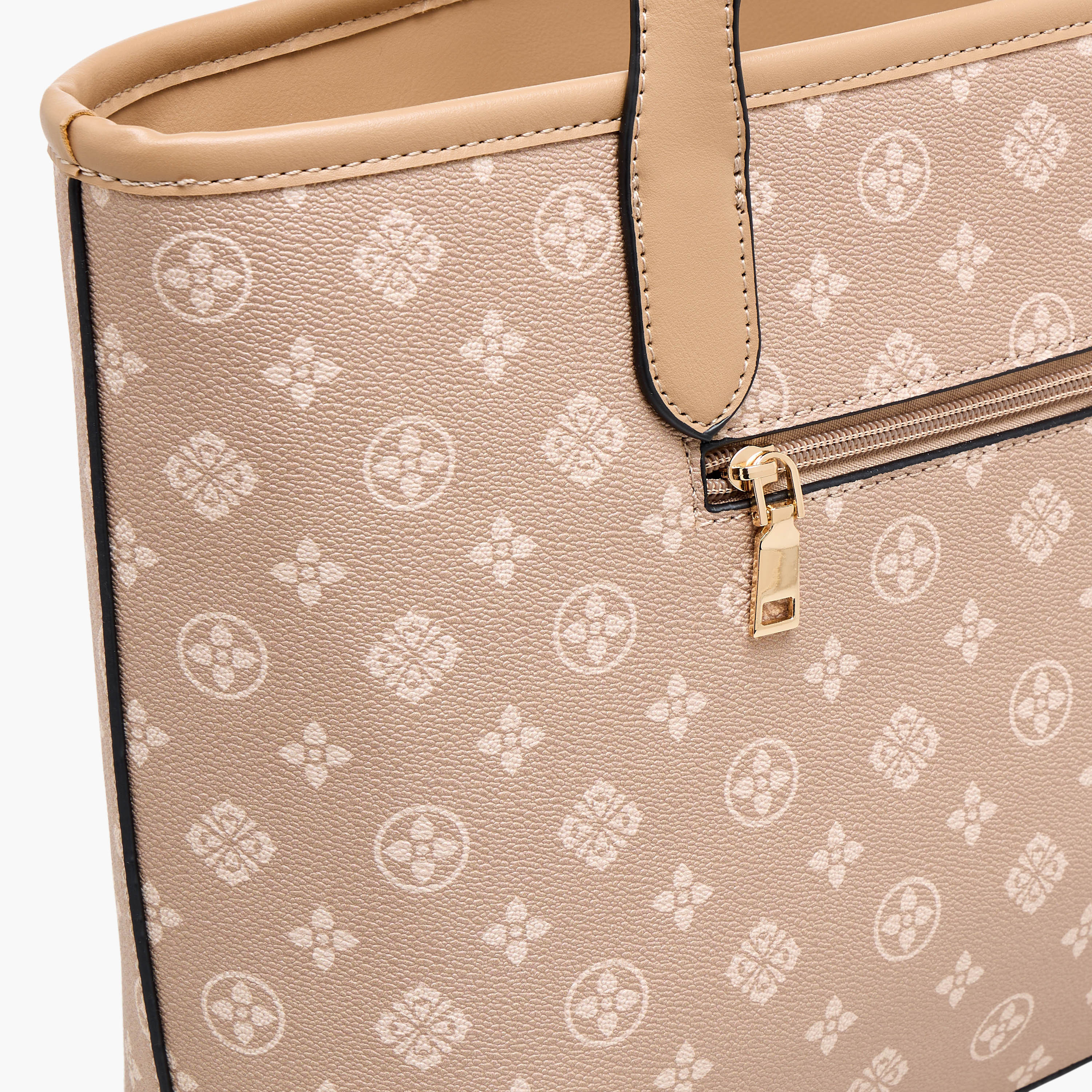 شنطة توت بمقابض مزدوجة وطبعات مونوجرام من أدور توم-women-bagsandwallets-handbags-image-6