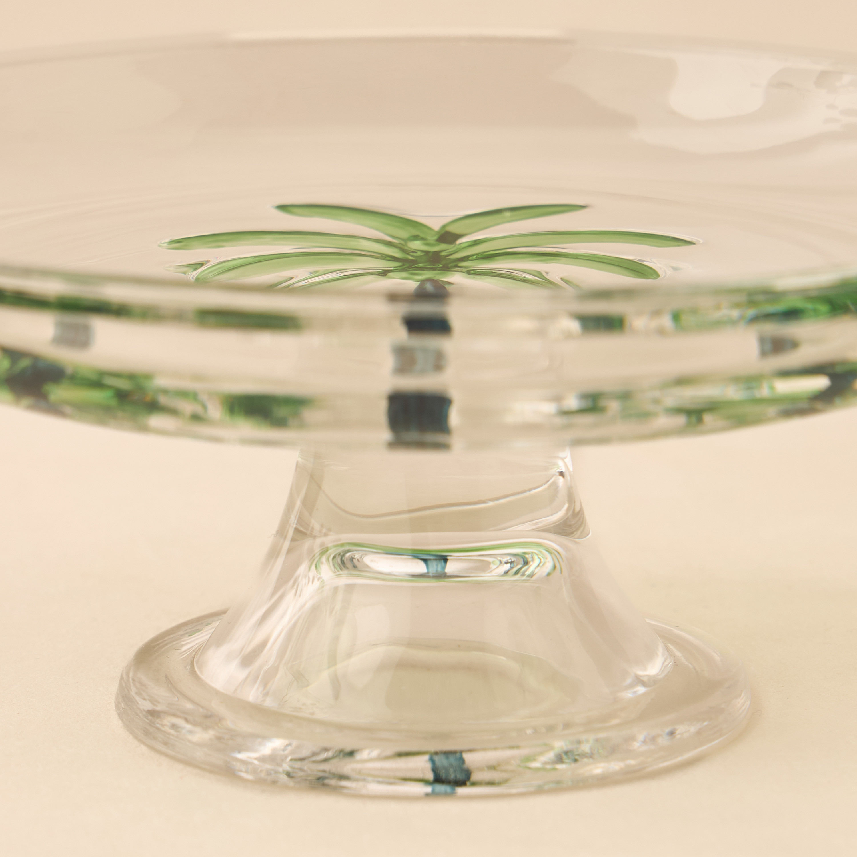 حامل كيك زجاجي بنقوش نخيل - 15x4 سم-household-dining-serveware-cakestands-image-2