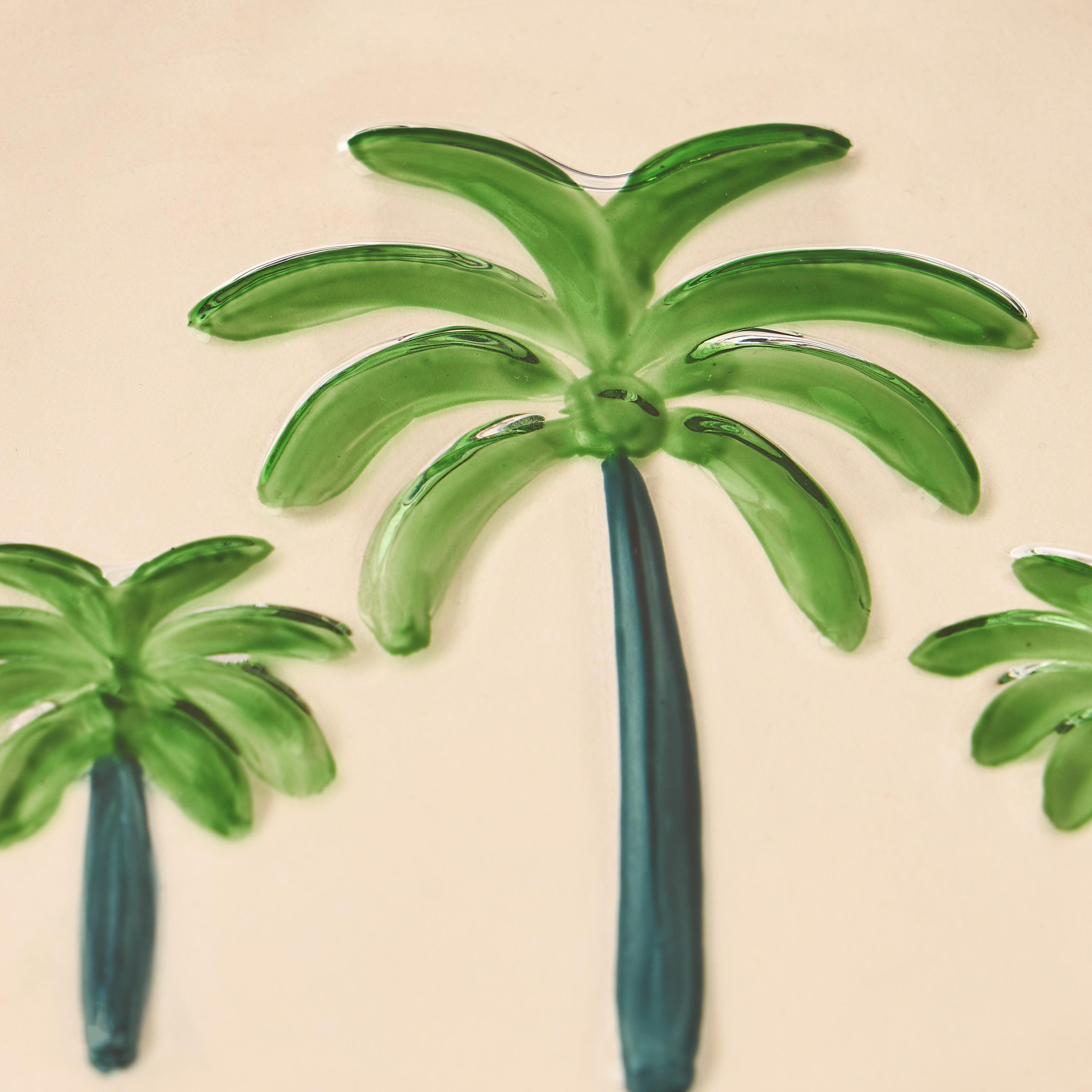 Palm Tree Debossed Glass Plate - 21x2 cms-household-dining-dinnerware-plates-image-2