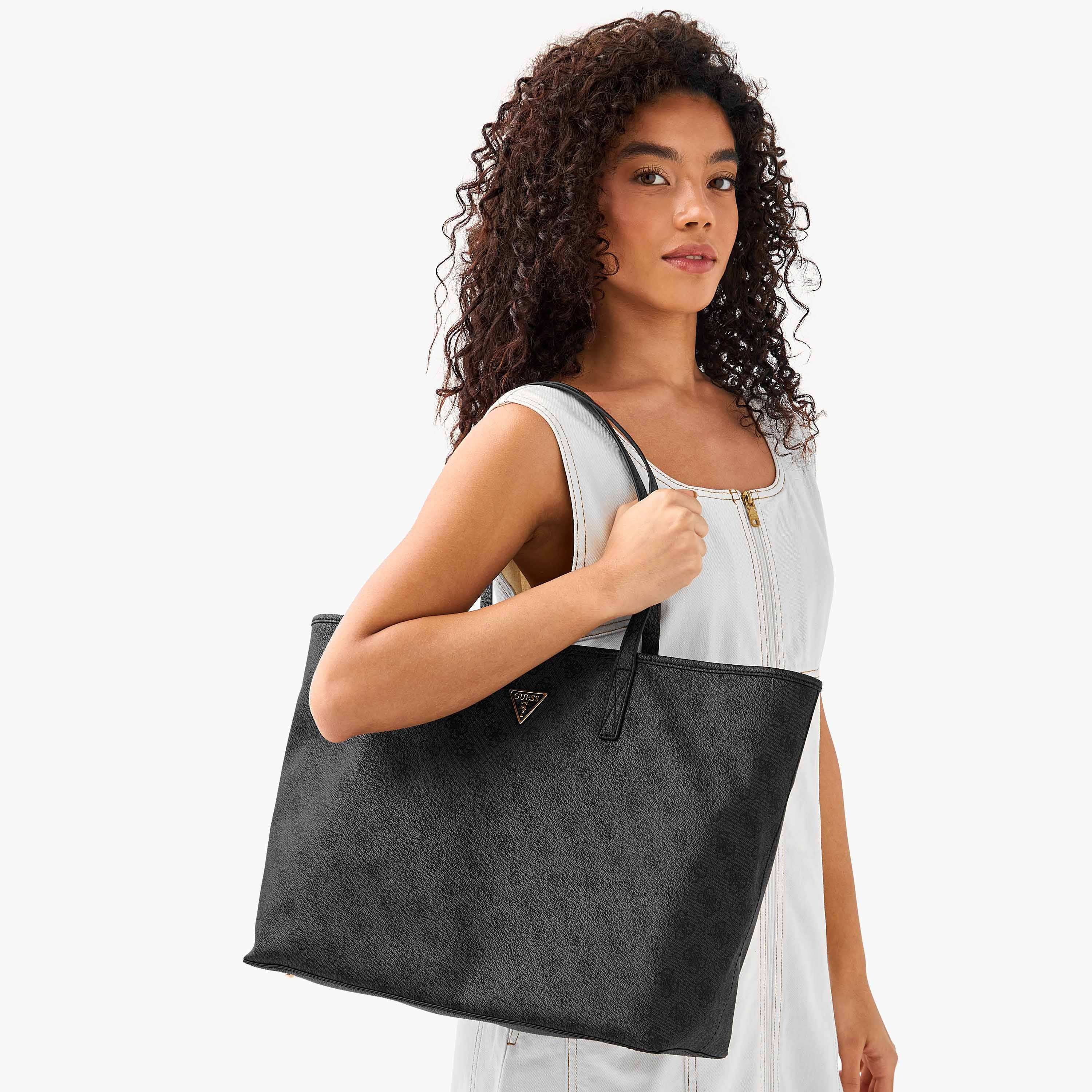 شنطة توتي بطبعات مونوجرام مع شنطة كتف وشنطة صغيرة باور بلاي تيك من جيس-women-bagsandwallets-handbags-image-2