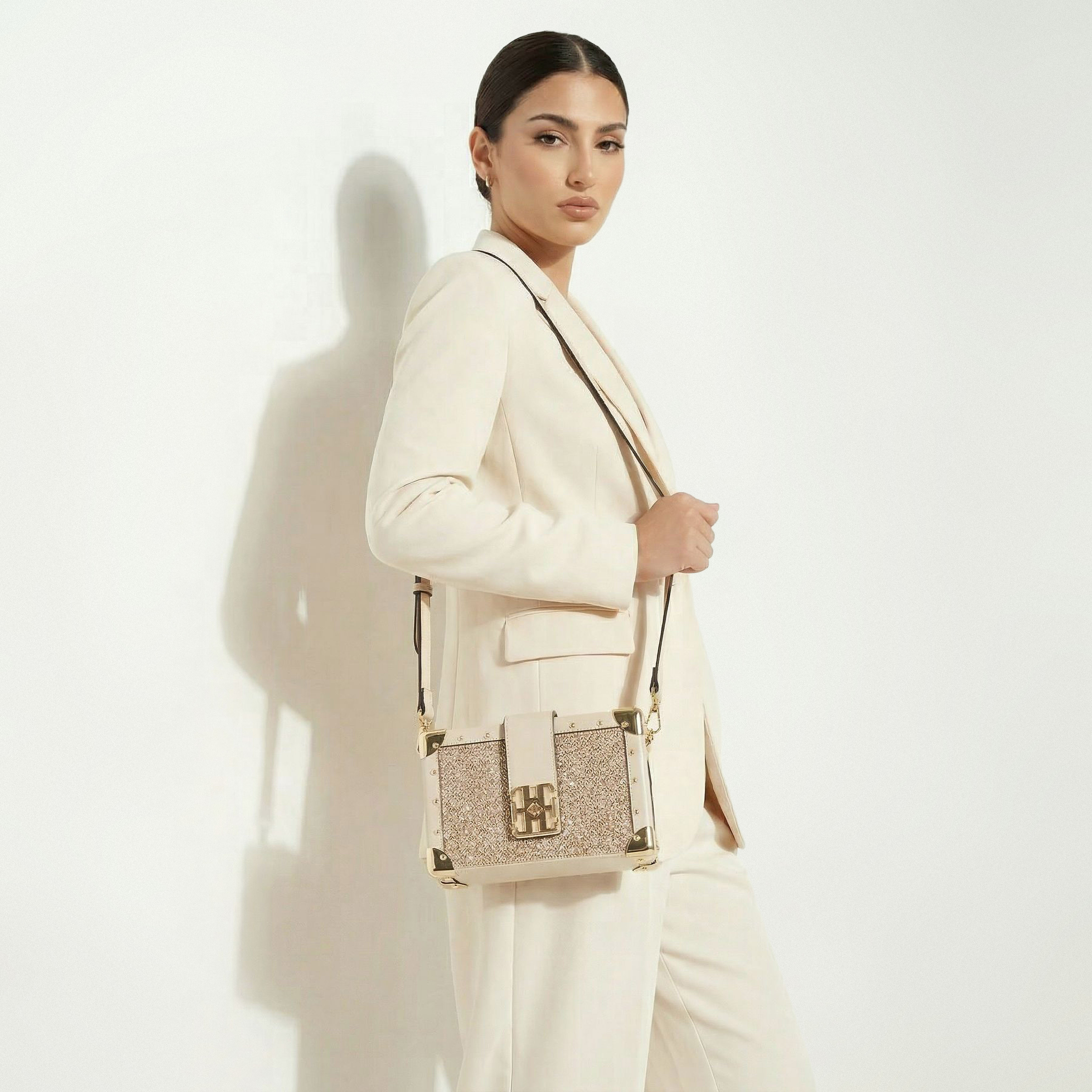 شنطة كروس بودي مزينة بقفل ملتوي من إيل-women-bagsandwallets-handbags-image-1