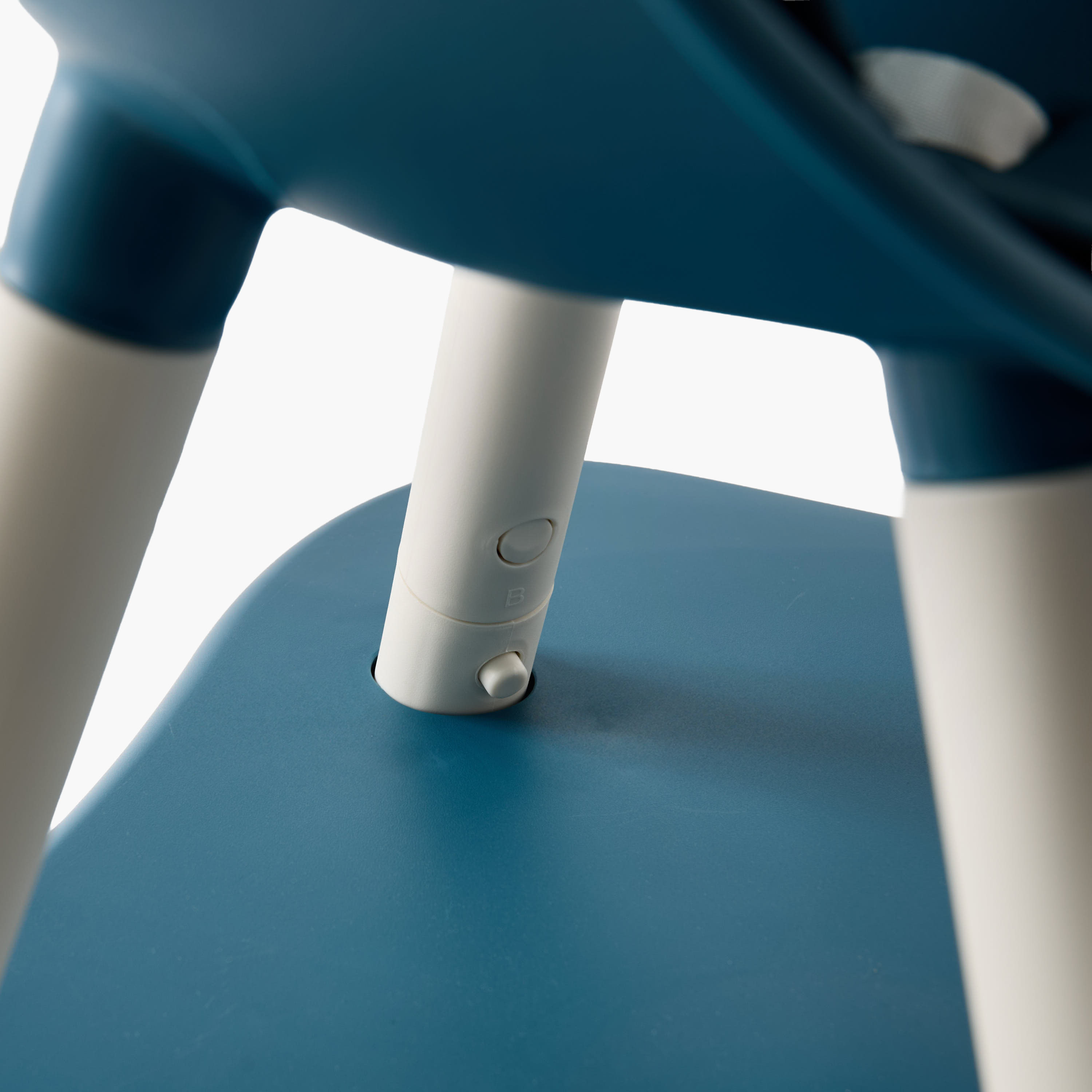 Juniors Otto High Chair with Removable Tray-baby-feeding-highchairsandboosters-image-4