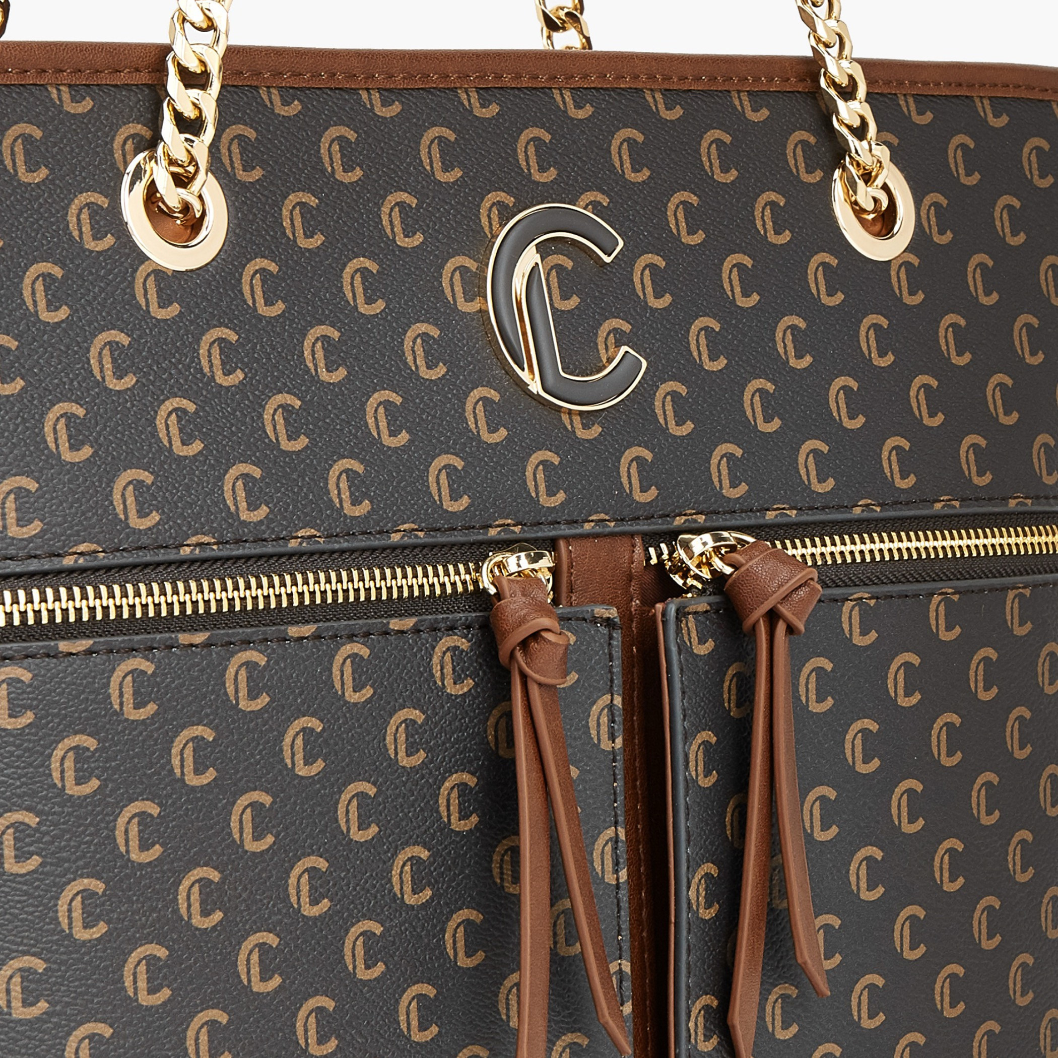 شنطة توتي بمقابض سلسلة وطبعات مونوجرام من لو كونفورت-women-bagsandwallets-handbags-image-3