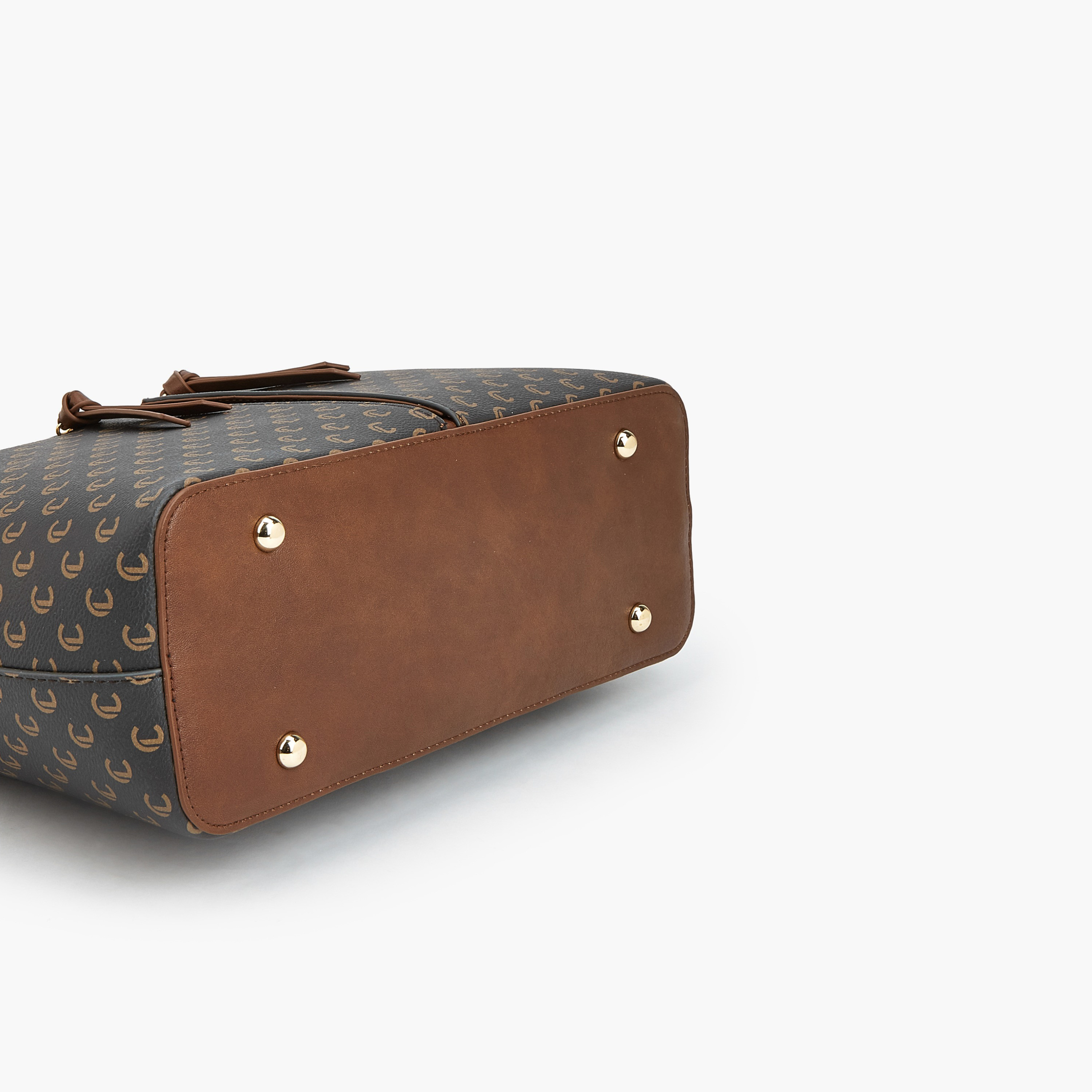 شنطة توتي بمقابض سلسلة وطبعات مونوجرام من لو كونفورت-women-bagsandwallets-handbags-image-6