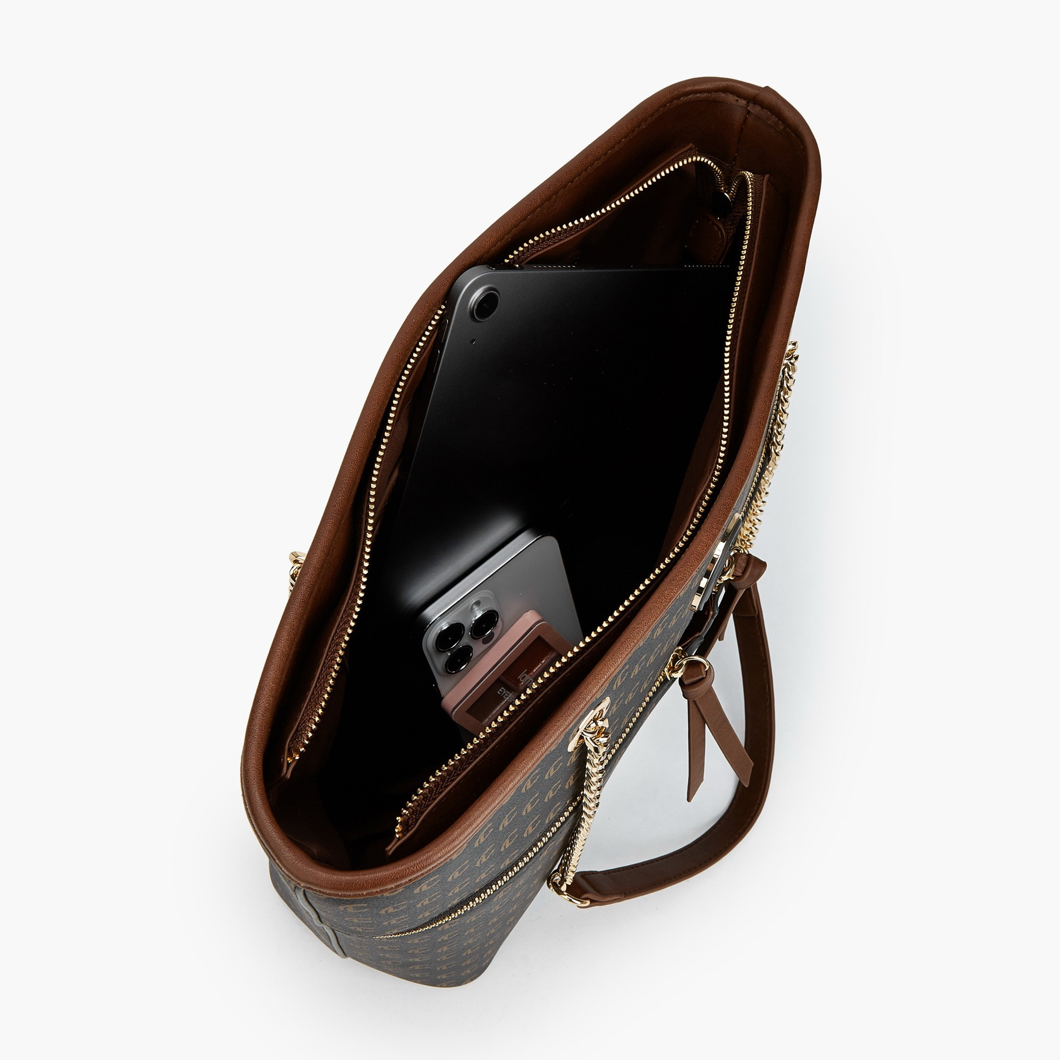 شنطة توتي بمقابض سلسلة وطبعات مونوجرام من لو كونفورت-women-bagsandwallets-handbags-image-7