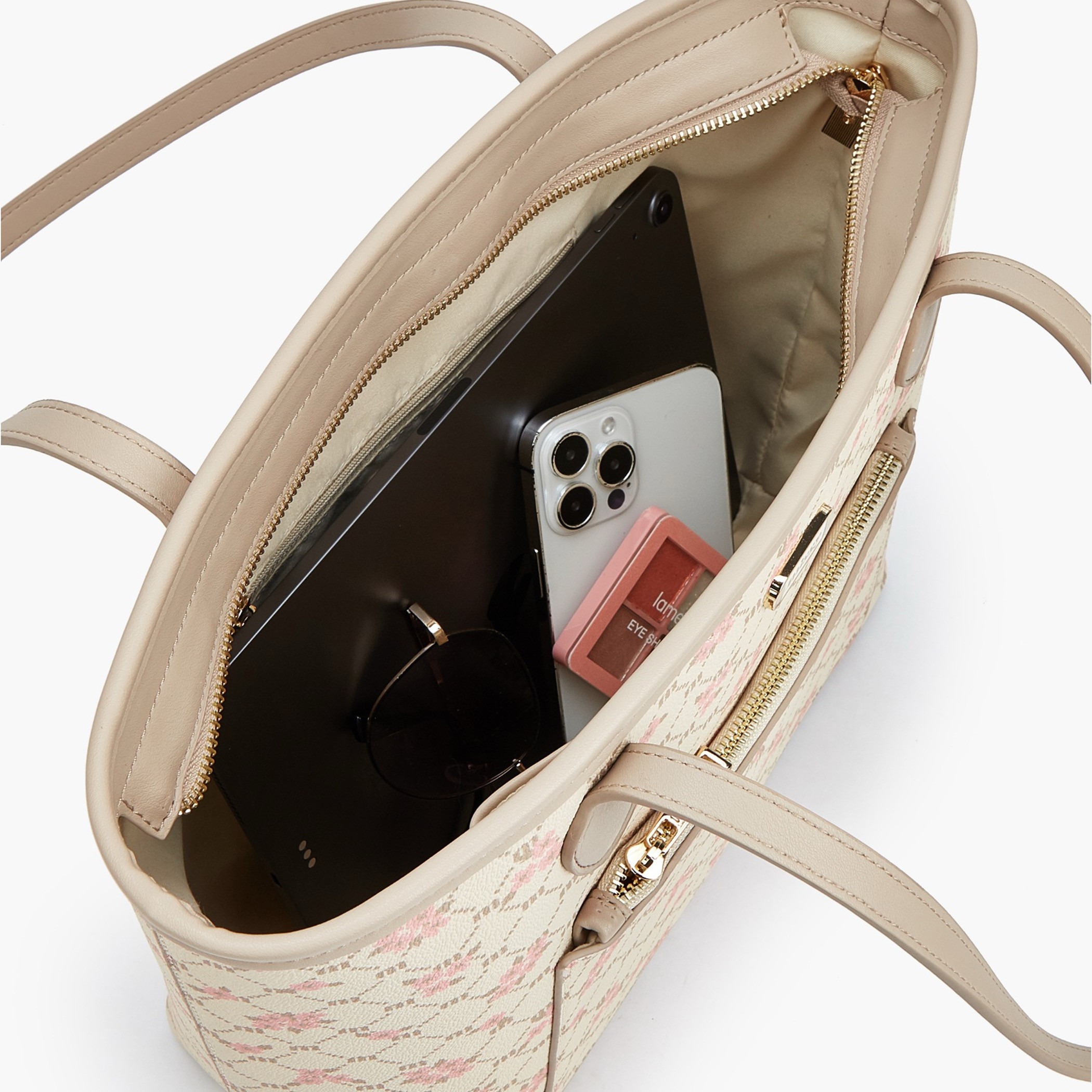 شنطة توتي بمقابض مزدوجة وطبعات مونوجرام من ميسي-women-bagsandwallets-handbags-image-7