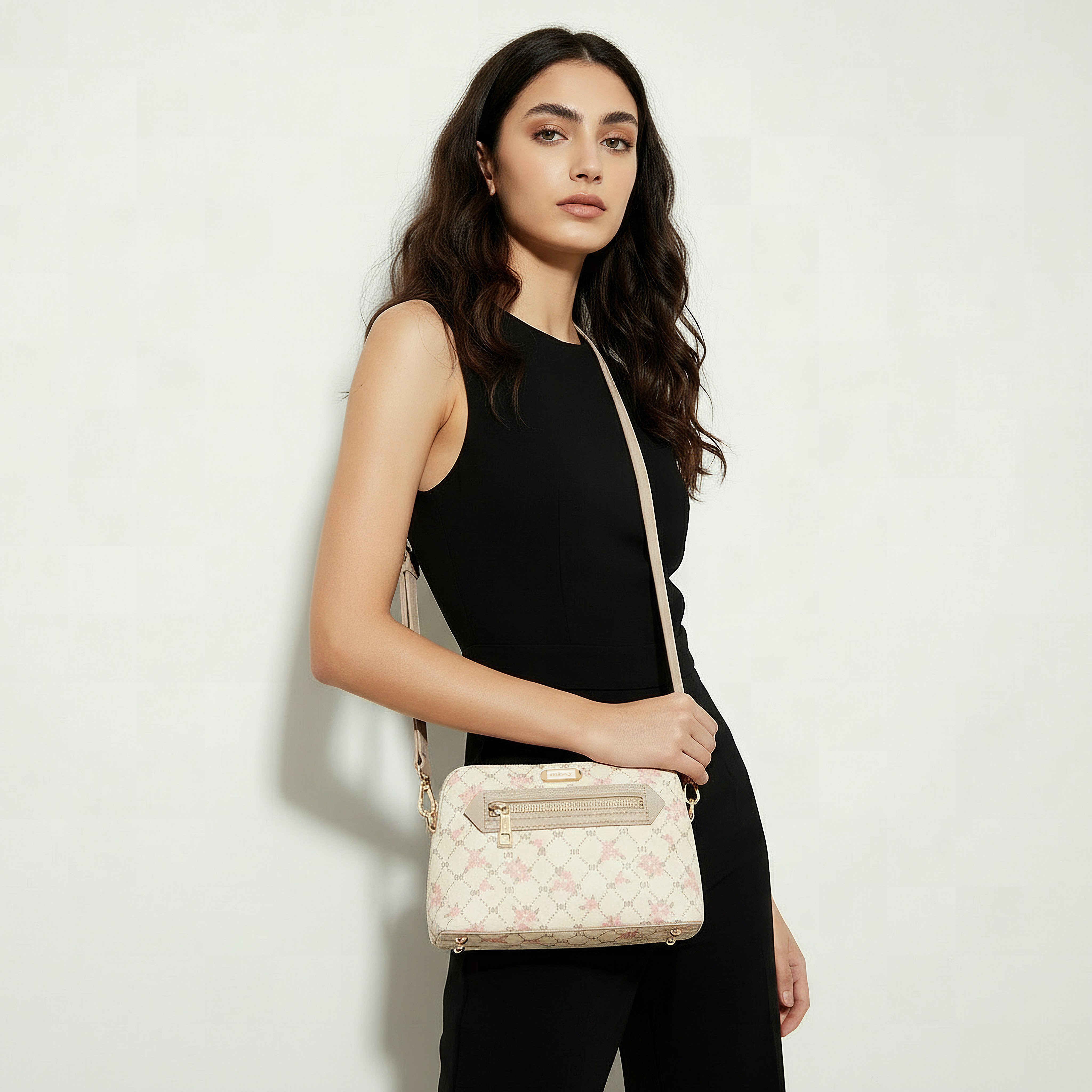 شنطة كروس بودي بحزام قابل للتعديل وطبعات مونوجرام من ميسي-women-bagsandwallets-handbags-image-1