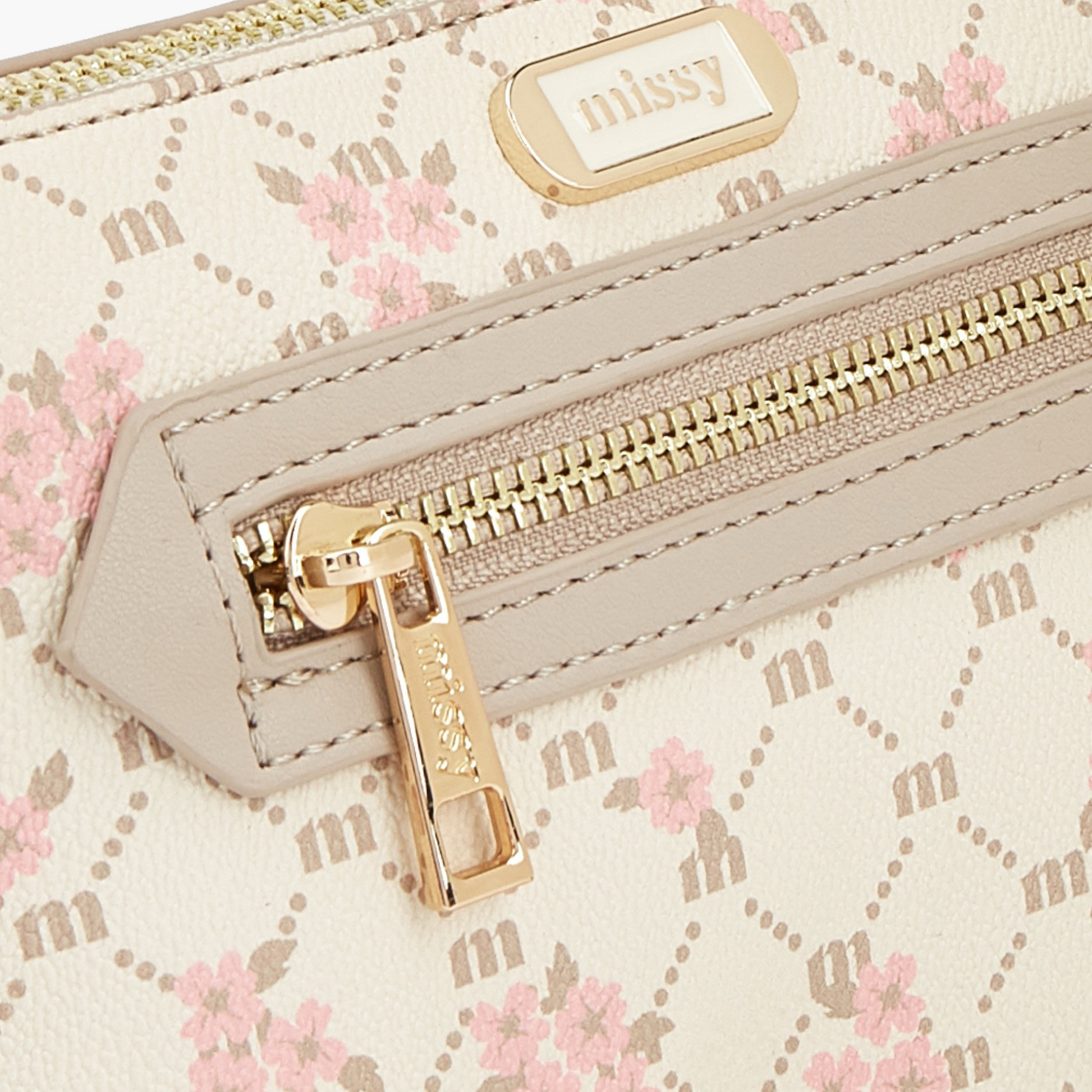 شنطة كروس بودي بحزام قابل للتعديل وطبعات مونوجرام من ميسي-women-bagsandwallets-handbags-image-5