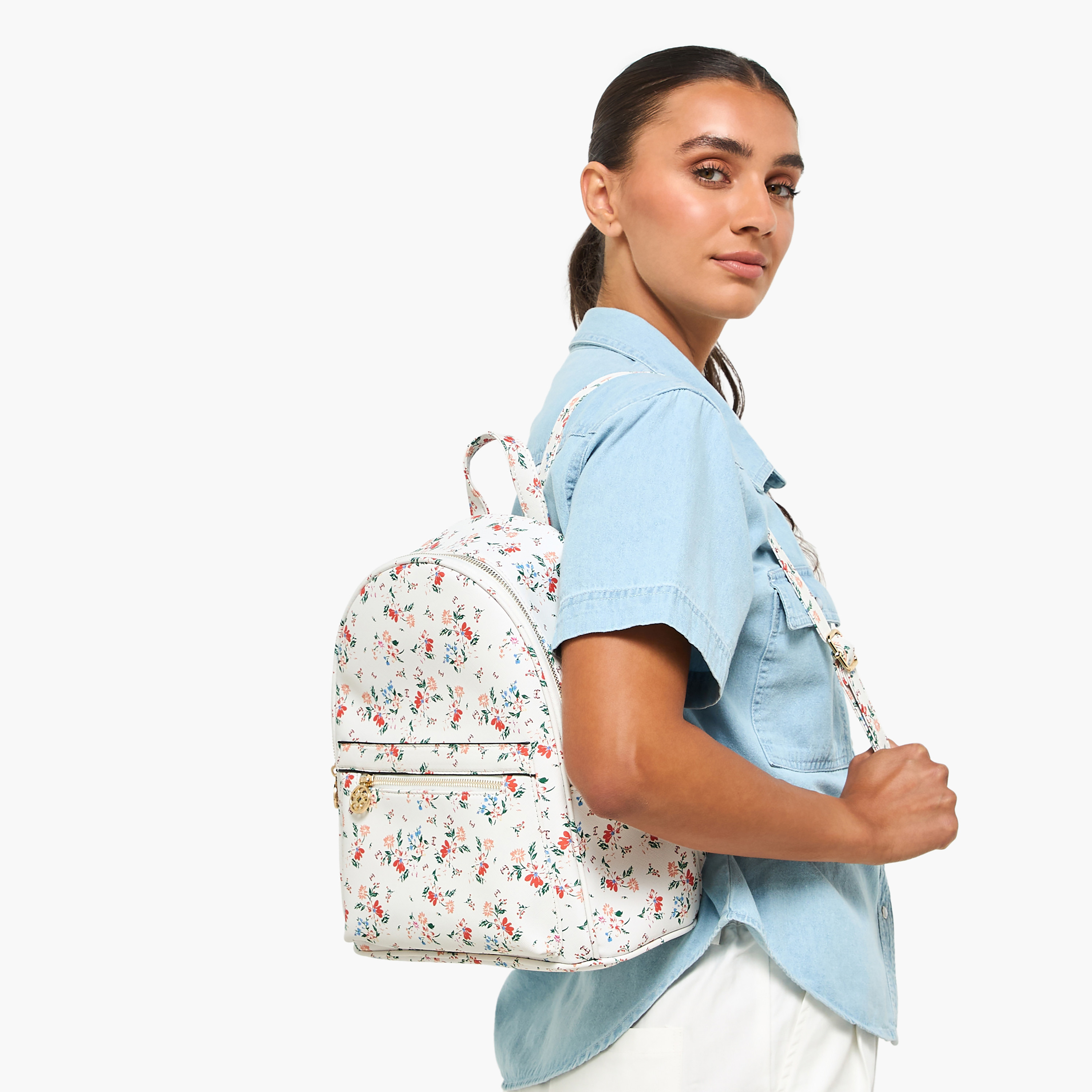 شنطة ظهر بطبعة زهور مع أحزمة كتف قابلة للتعديل من ساشا-women-bagsandwallets-backpacks-image-2