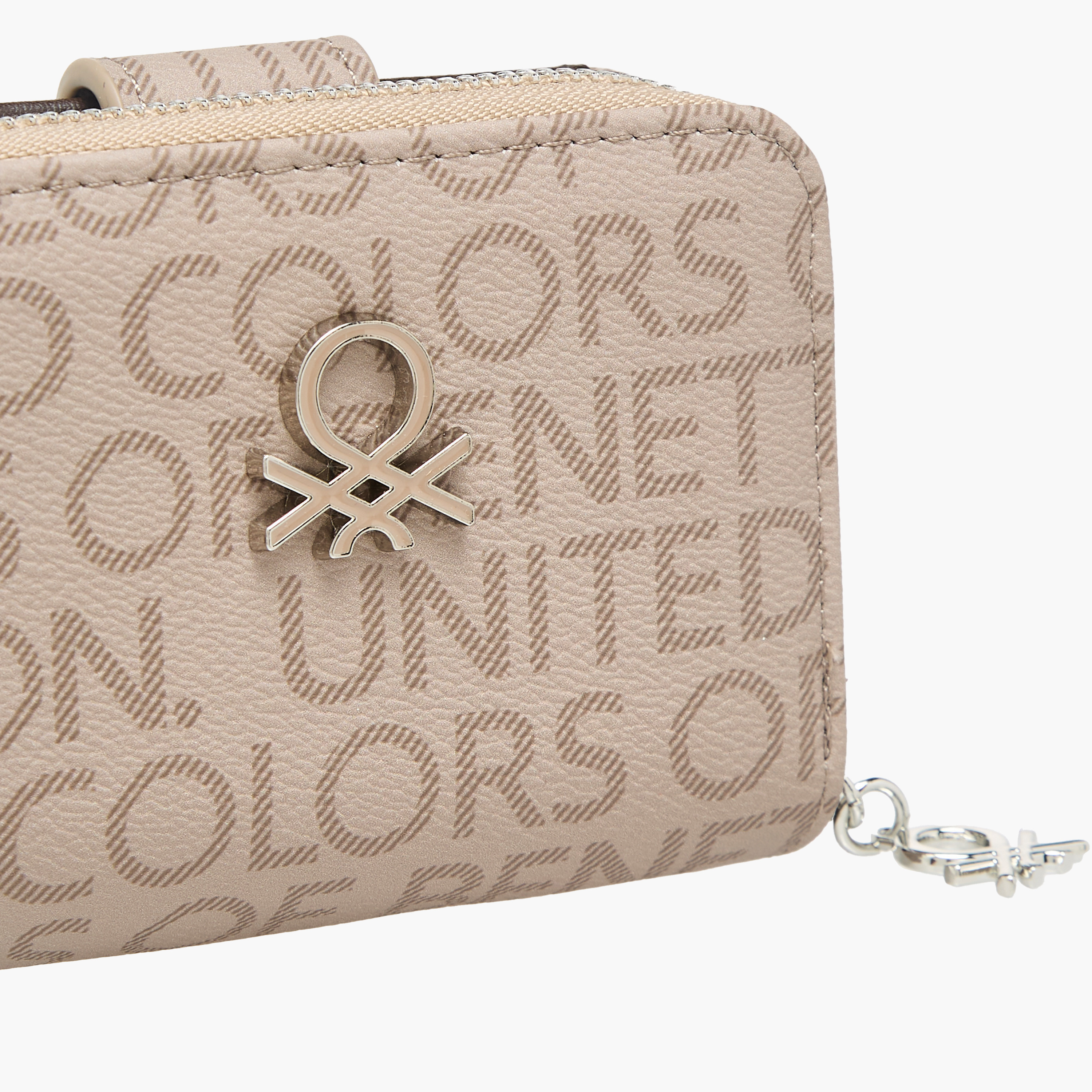 محفظة بطبعات مونوجرام وسحاب إغلاق من يونايتد كلرز أوف بينيتون-women-bagsandwallets-wallets-image-3