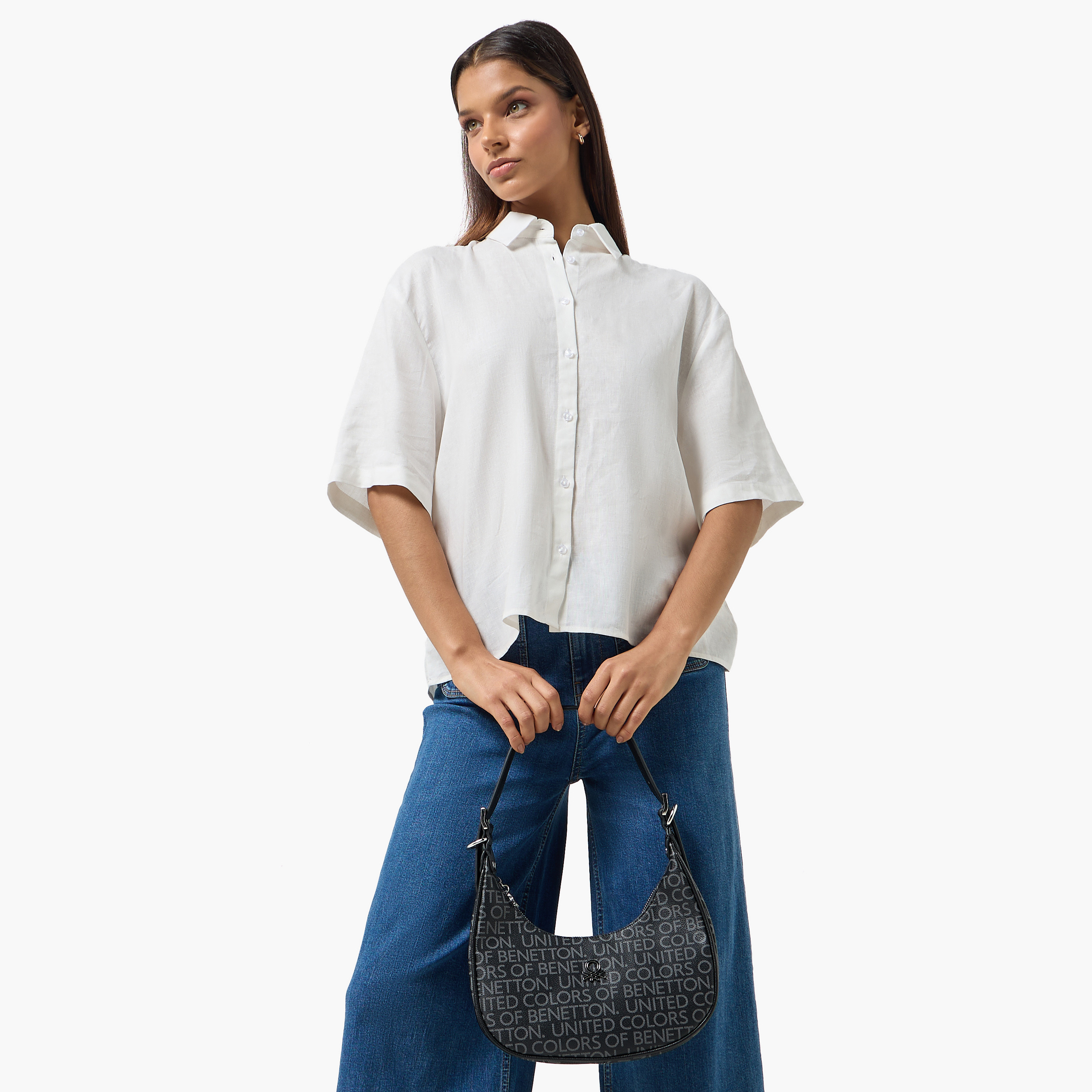 شنطة باجيت بطبعات مونوجرام وسحّاب إغلاق من يونايتد كولورز أوف بينيتون-women-bagsandwallets-handbags-image-2