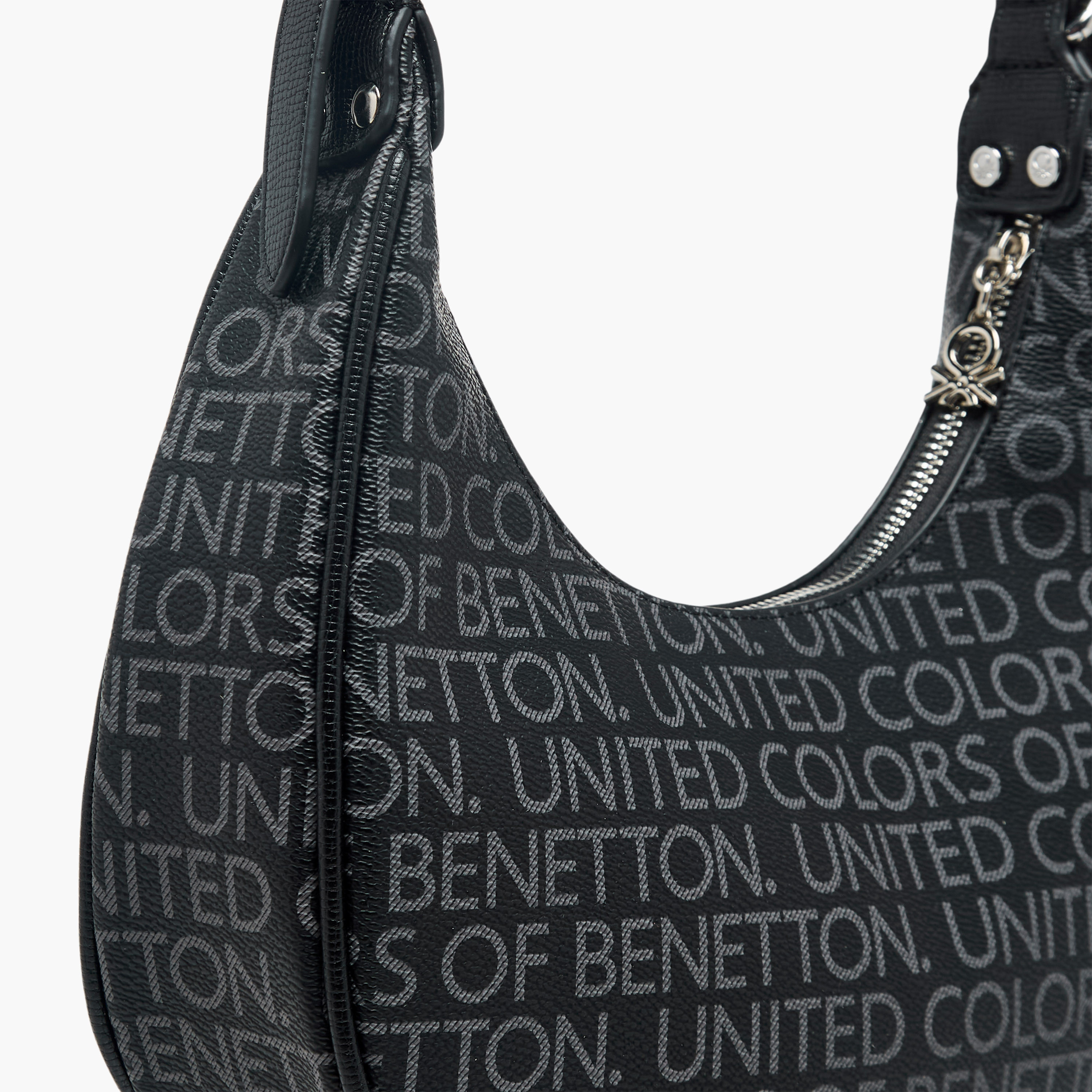 شنطة باجيت بطبعات مونوجرام وسحّاب إغلاق من يونايتد كولورز أوف بينيتون-women-bagsandwallets-handbags-image-6