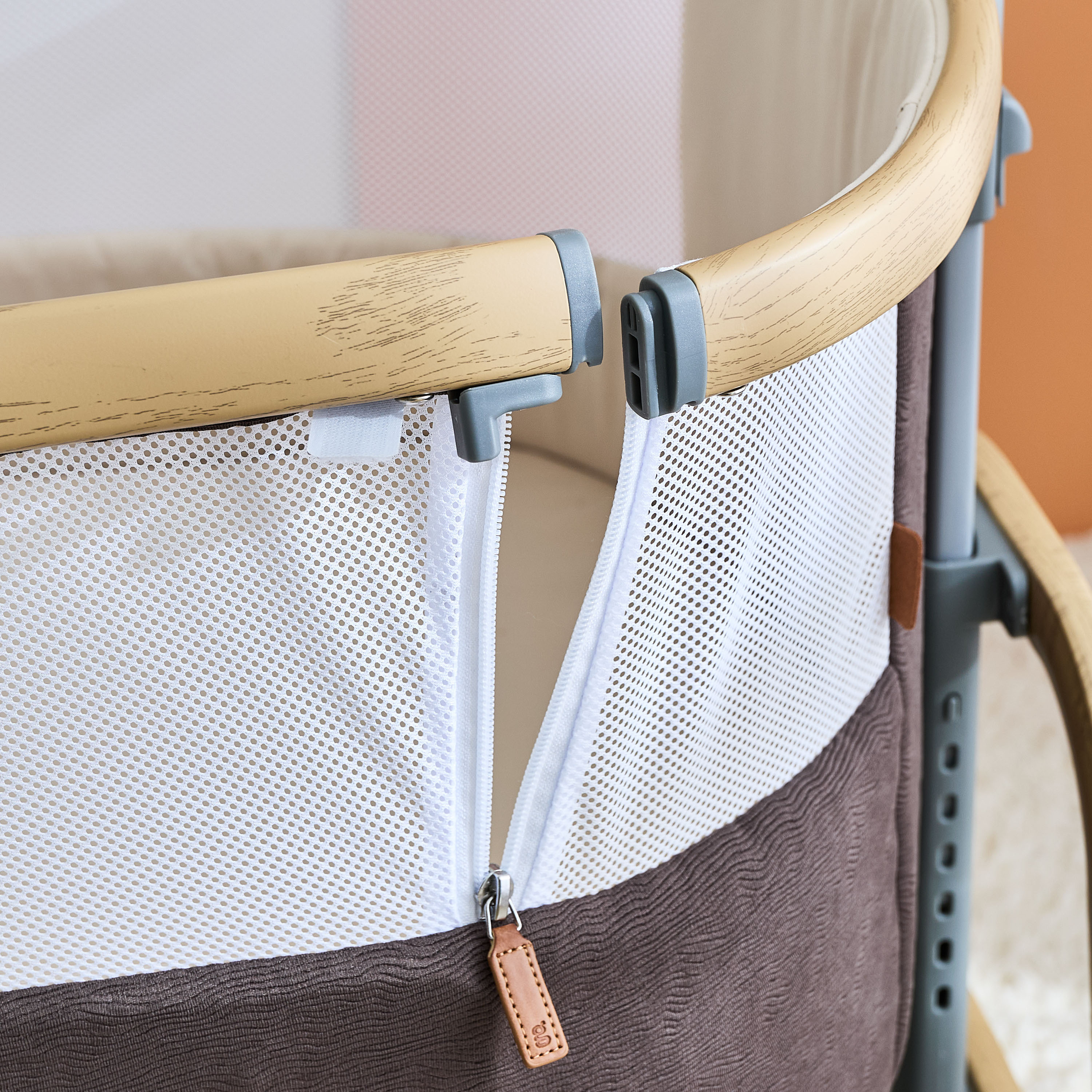 Giggles Alladin Baby Bassinet with Storage, 101x54x81.5 cms-baby-nursery-furniture-cribsandbeds-bassinets-image-10