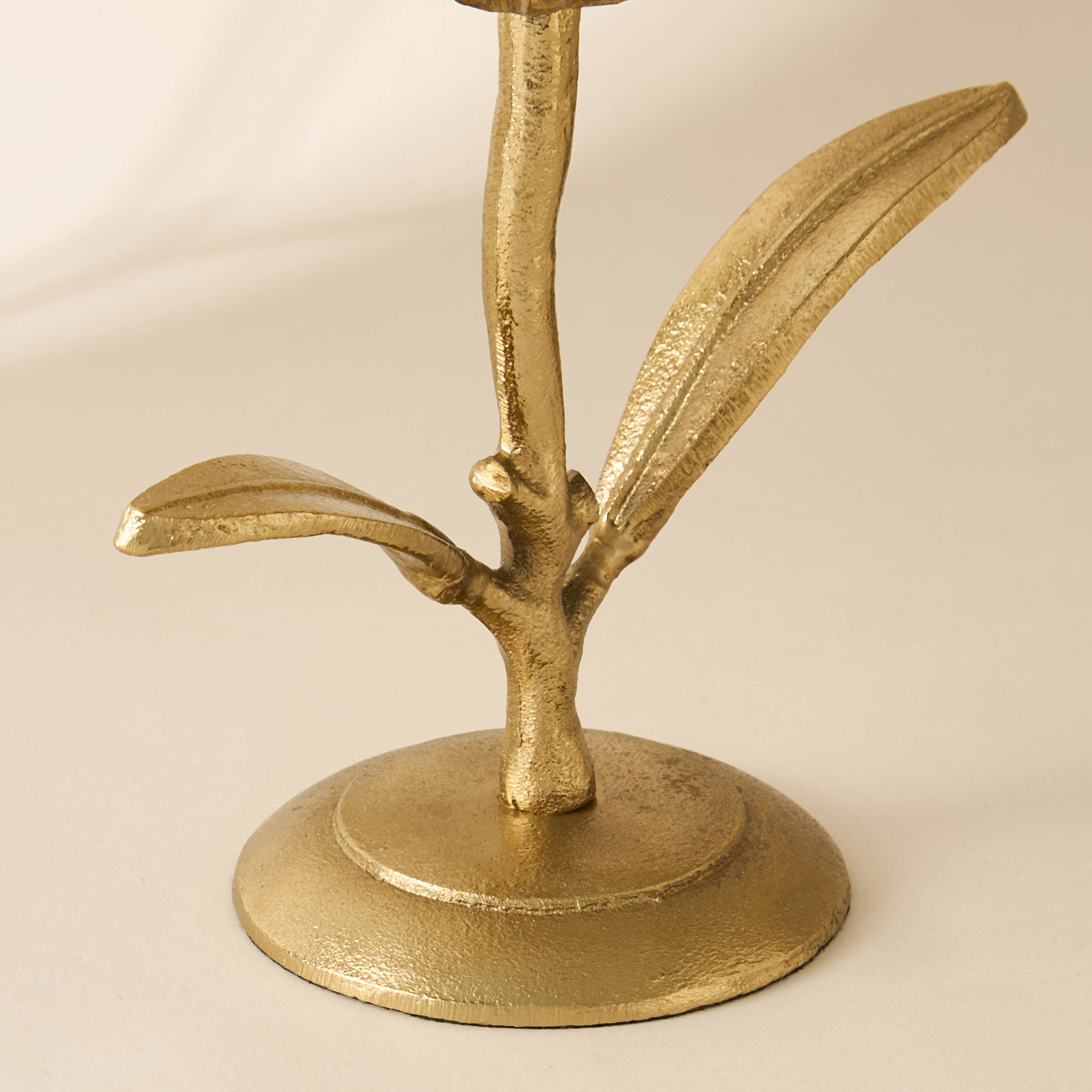 حامل شموع عمودية معدن بتصميم زهرة - 19 سم-household-decor-candleholdersandlanterns-image-4