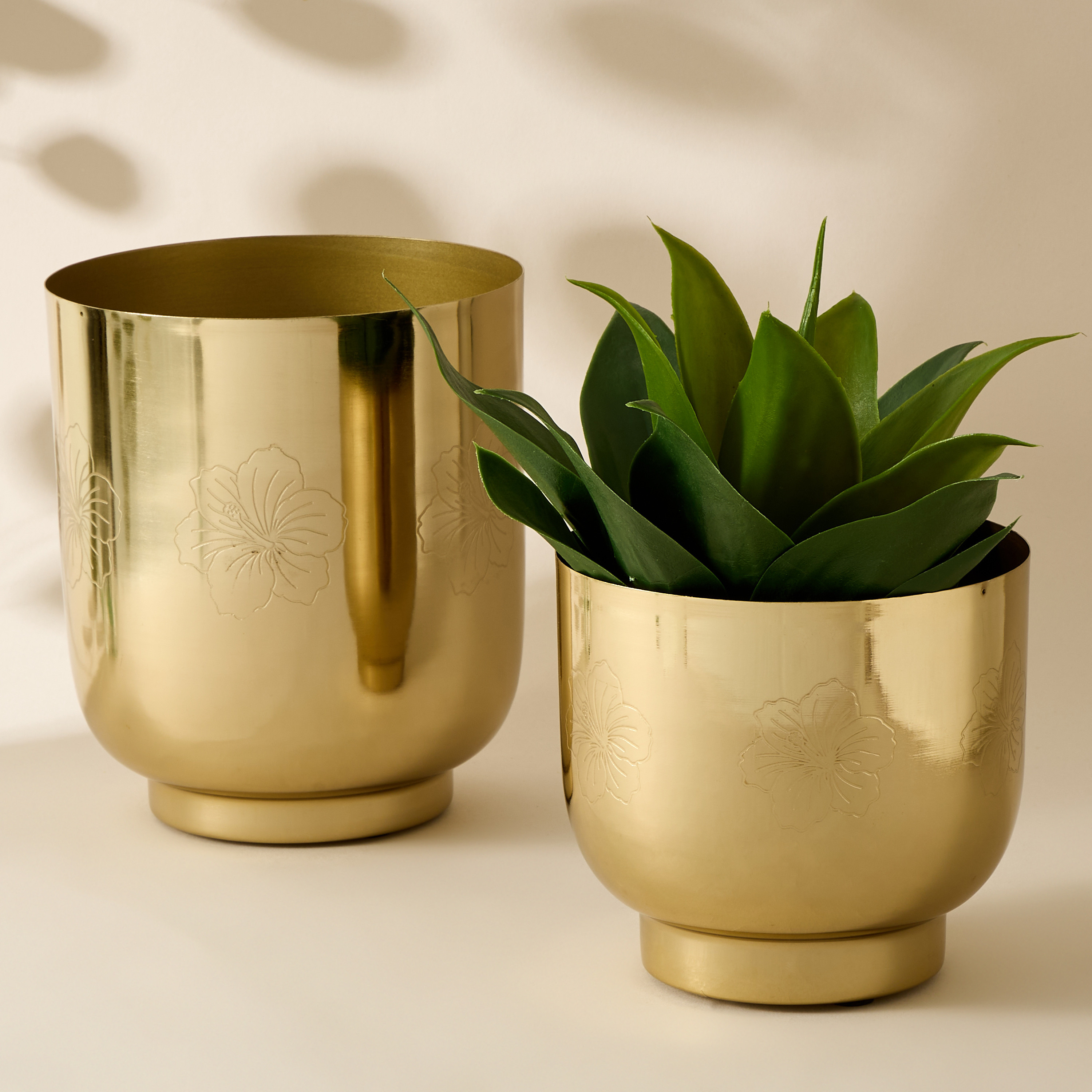 Hibiscus Engraved Metal Planter - 15 cms-household-gardenandoutdoor-trellisandstands-plantrisers-image-4