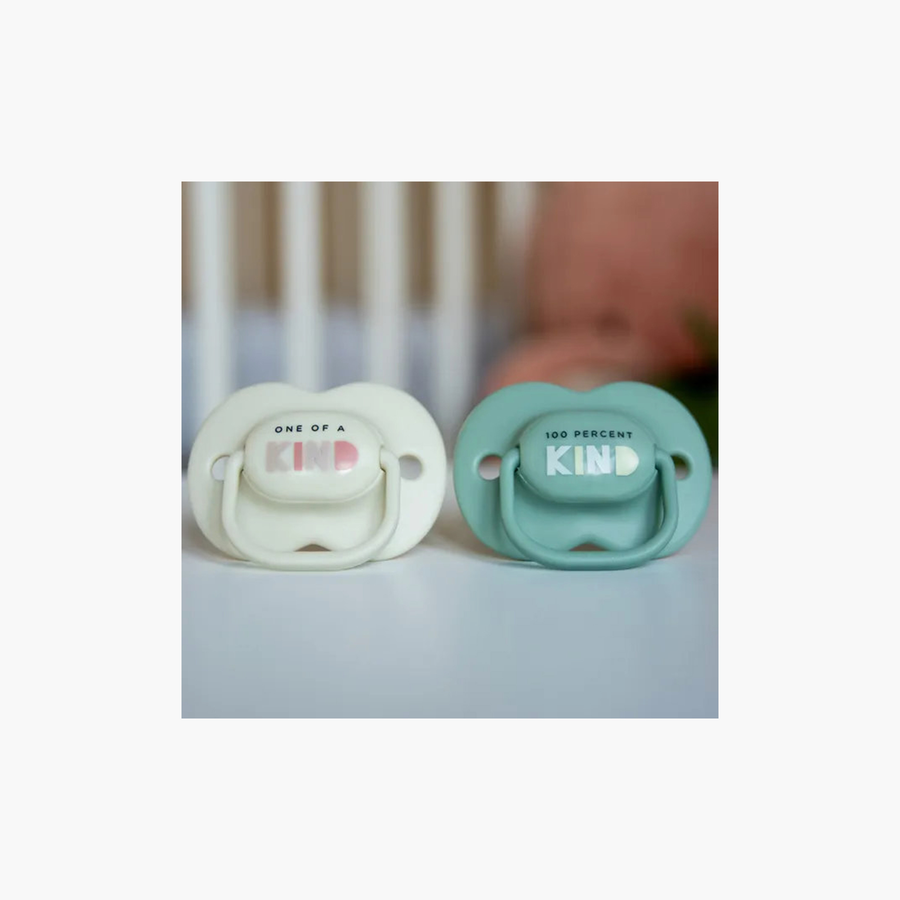 طقم لهايات أطفال بتصميم تقويمي قطعتين من تومي تيبي - 6-18 شهر-baby-feeding-pacifiers-image-4