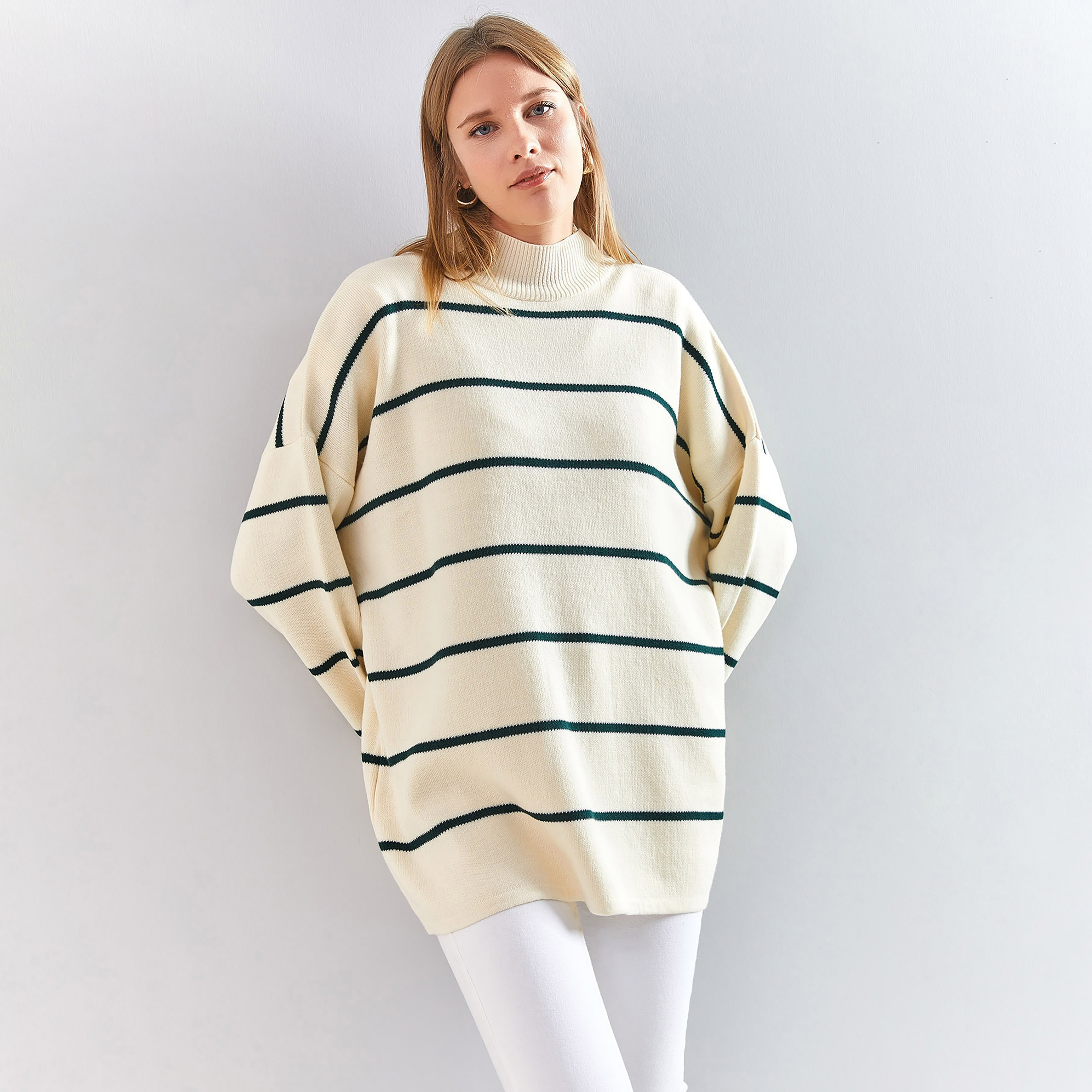 كنزة نسائي بياقة عالية مستعارة وأكمام قصيرة ومخطط باللون الكريمي من بيانكو لوتشي-women-clothing-cardigansandjumpers-jumpers-image-4