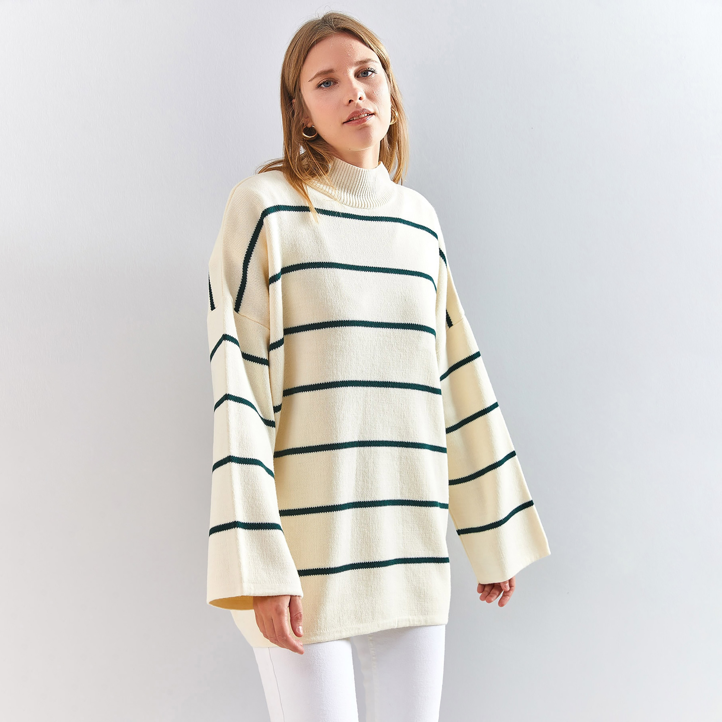 كنزة نسائي بياقة عالية مستعارة وأكمام قصيرة ومخطط باللون الكريمي من بيانكو لوتشي-women-clothing-cardigansandjumpers-jumpers-image-3