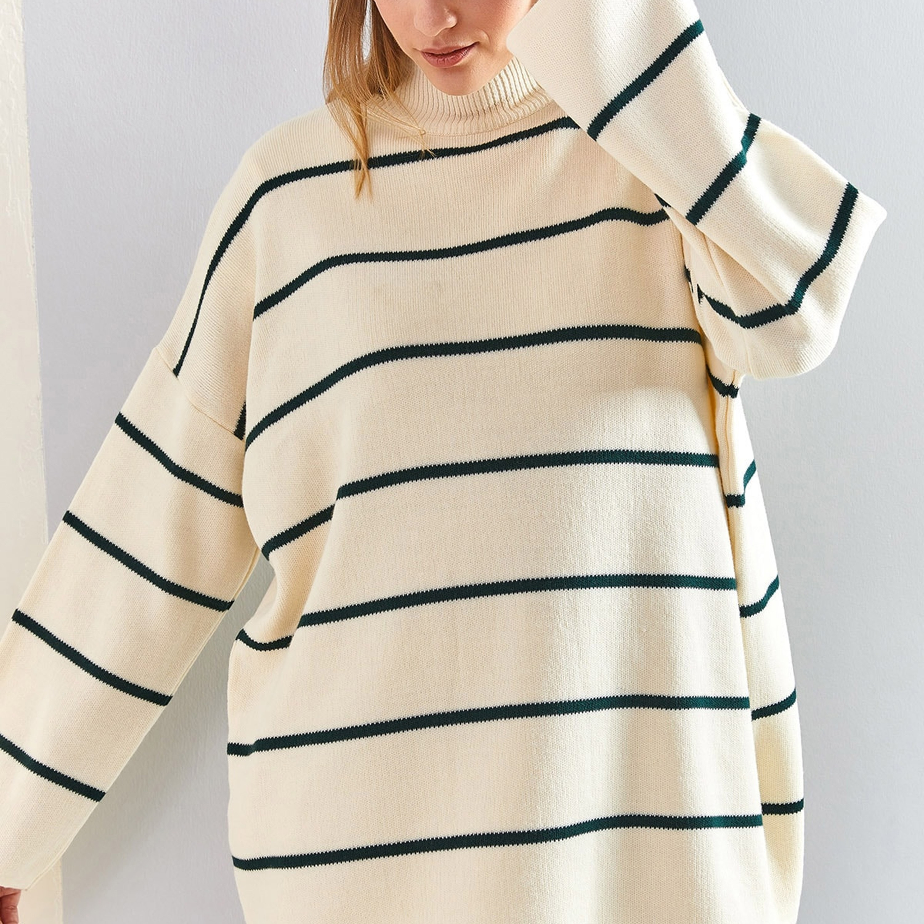 كنزة نسائي بياقة عالية مستعارة وأكمام قصيرة ومخطط باللون الكريمي من بيانكو لوتشي-women-clothing-cardigansandjumpers-jumpers-image-1