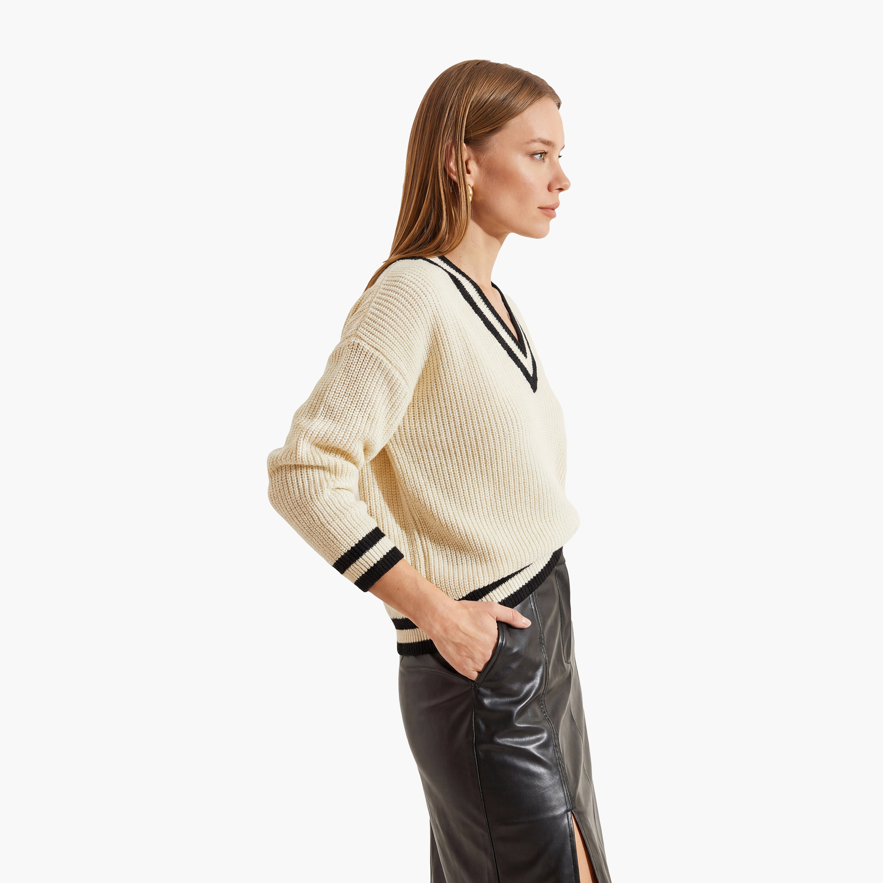 كنزة نسائي مضلع بأكمام كيب باللون الكريمي من بيانكو لوتشي-women-clothing-cardigansandjumpers-jumpers-image-4