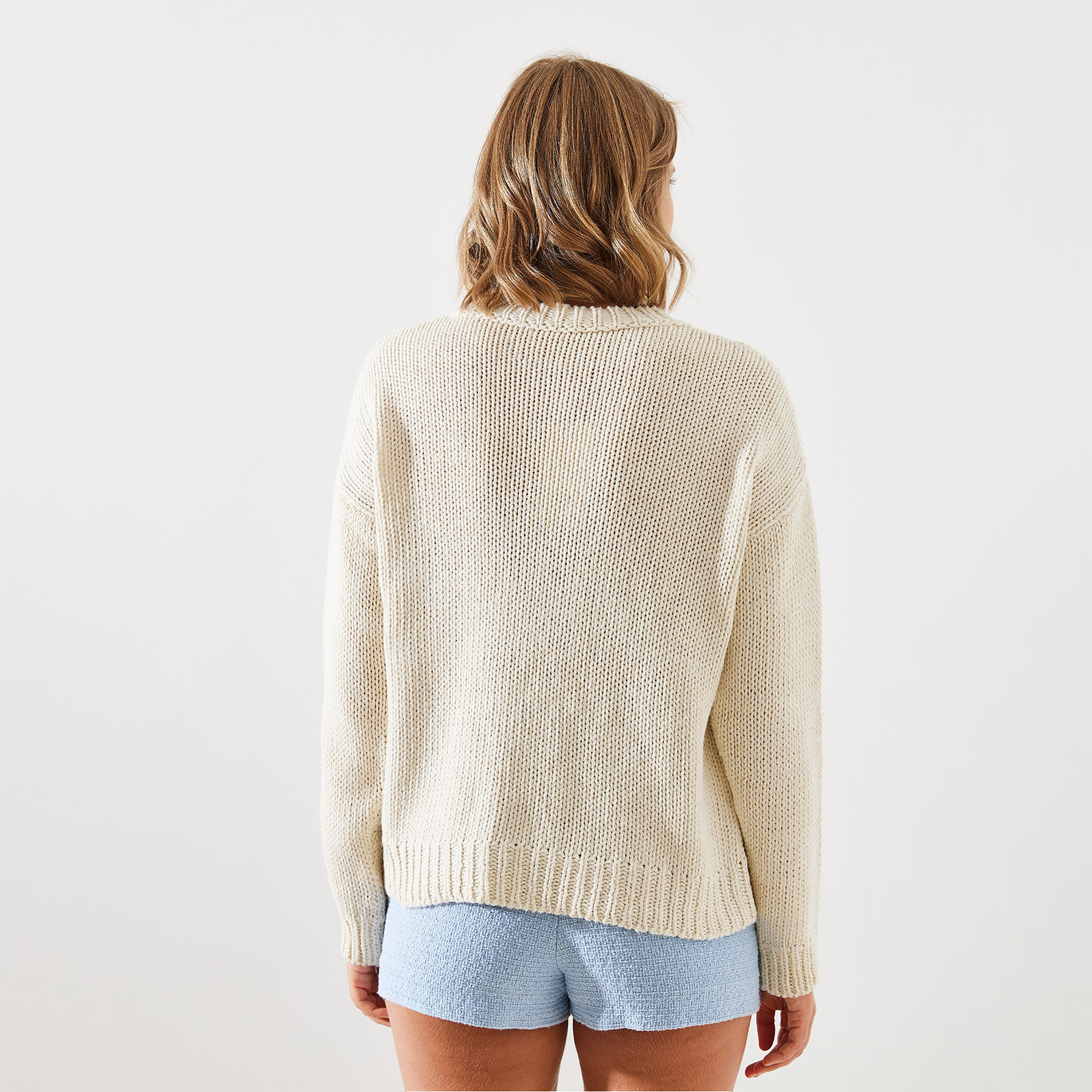 كنزة نسائي محبوك بنقشة المعينات باللون الأبيض من بيانكو لوتشي-women-clothing-cardigansandjumpers-jumpers-image-2