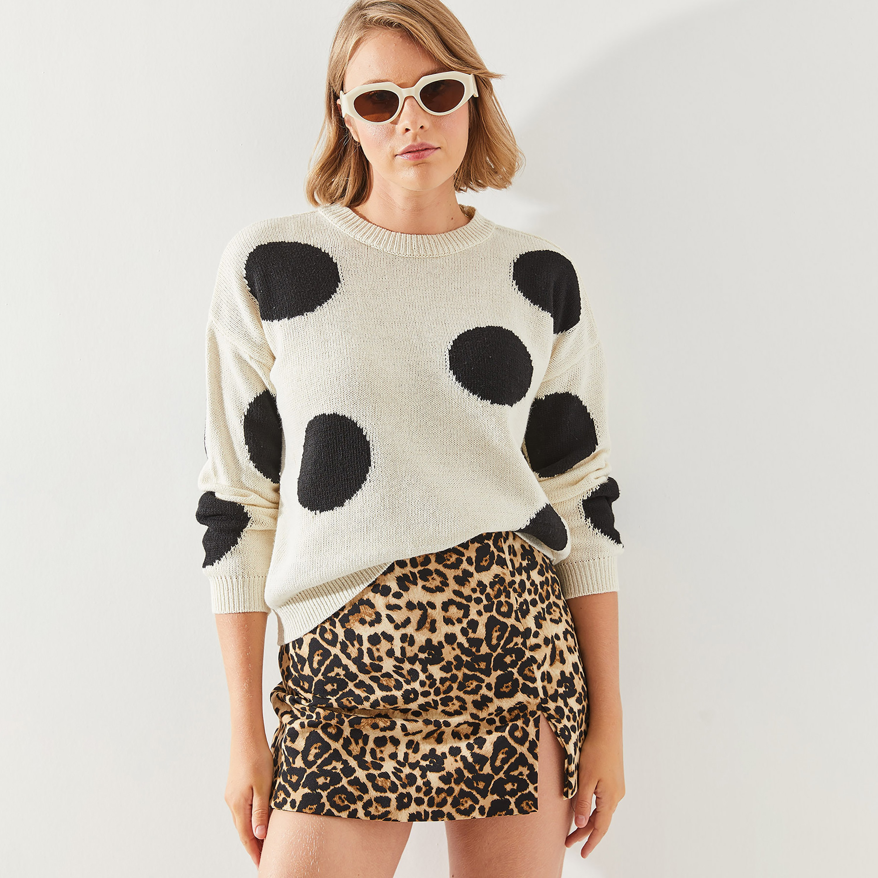 كنزة نسائي قطني بنقشة منقطة باللون الكريمي من بيانكو لوتشي-women-clothing-cardigansandjumpers-jumpers-image-3