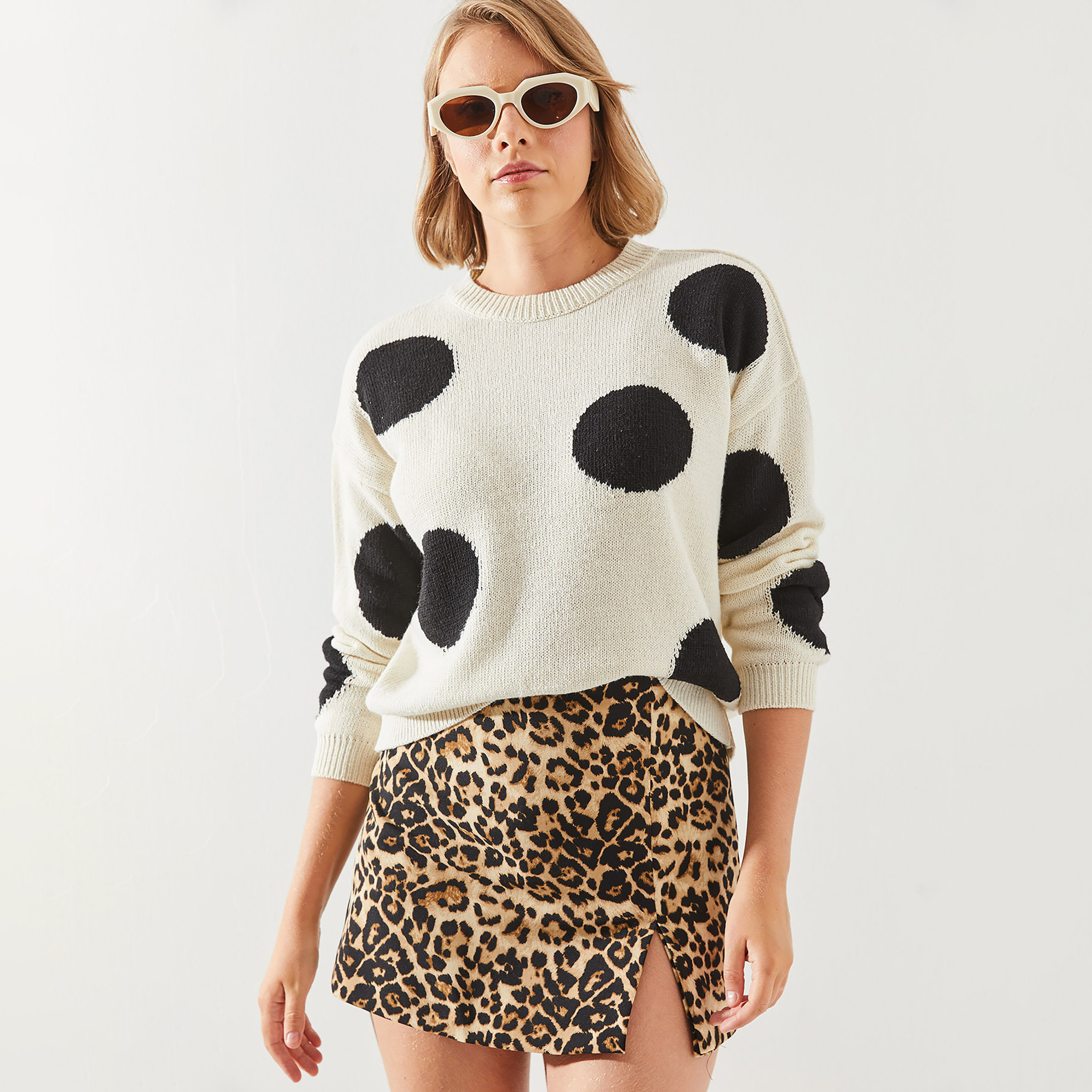 كنزة نسائي قطني بنقشة منقطة باللون الكريمي من بيانكو لوتشي-women-clothing-cardigansandjumpers-jumpers-image-2