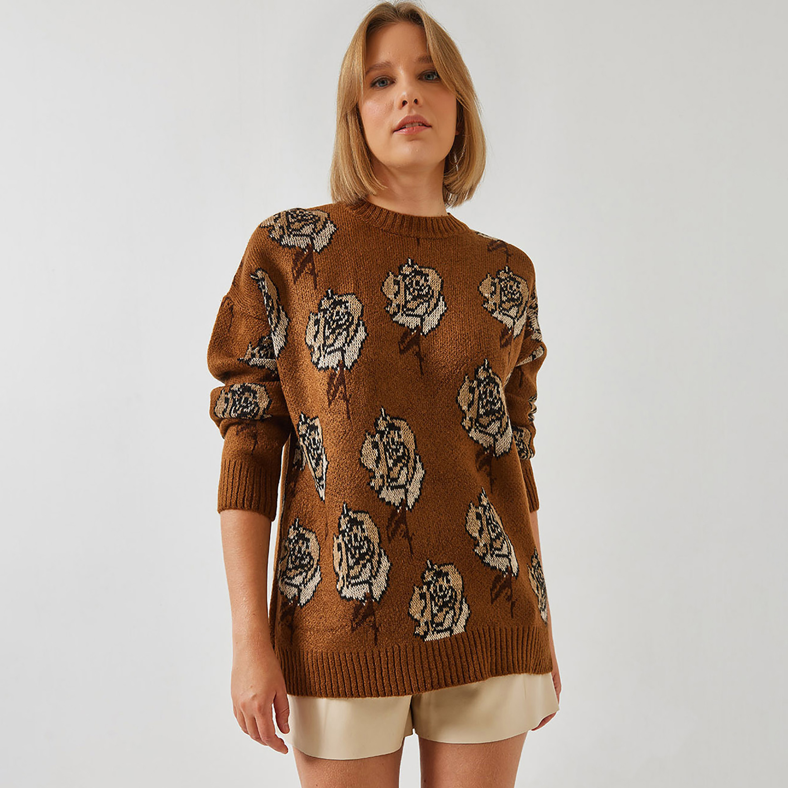 كنزة نسائي محبوك بنقشة زهور من بيانكو لوتشي-women-clothing-cardigansandjumpers-jumpers-image-5
