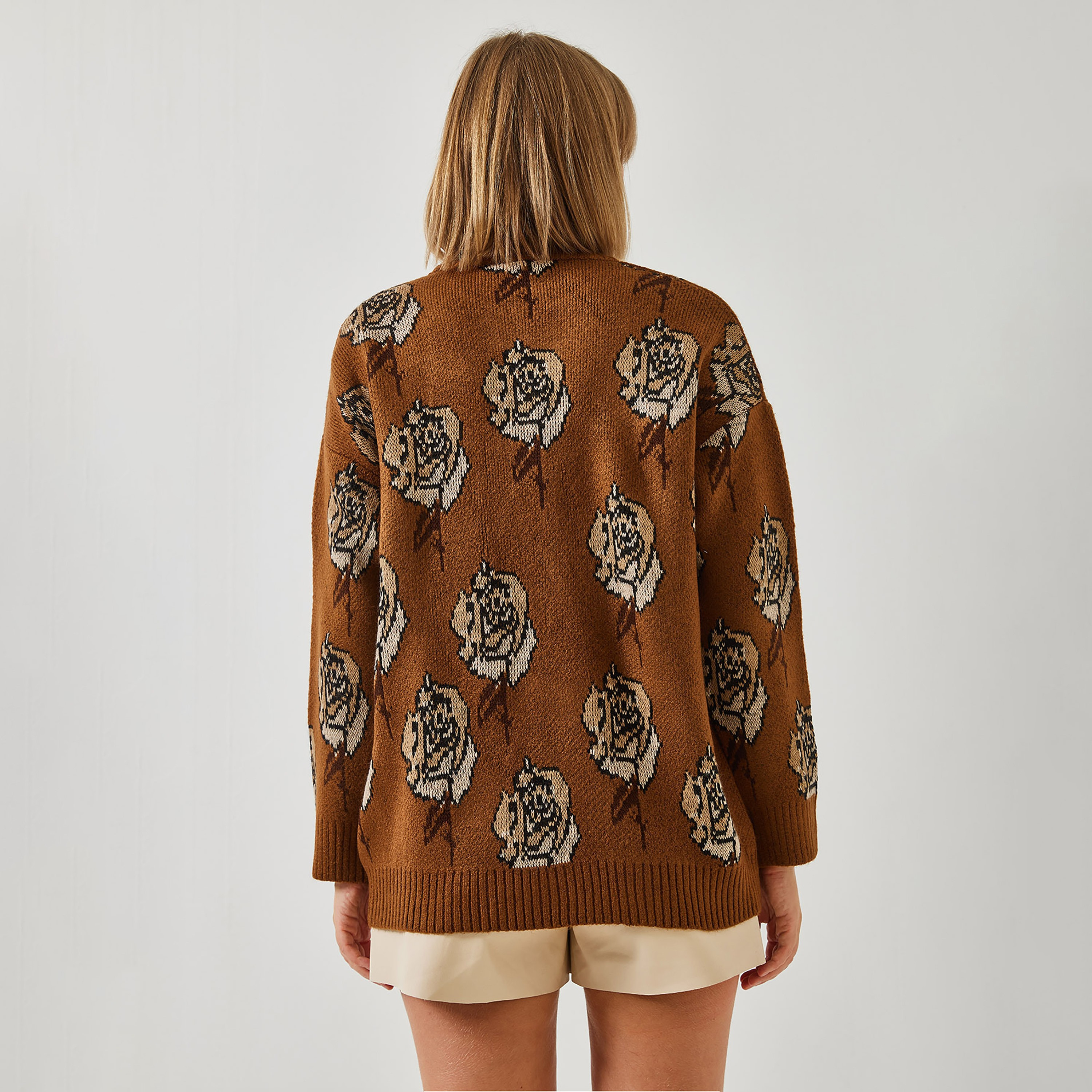 كنزة نسائي محبوك بنقشة زهور من بيانكو لوتشي-women-clothing-cardigansandjumpers-jumpers-image-7