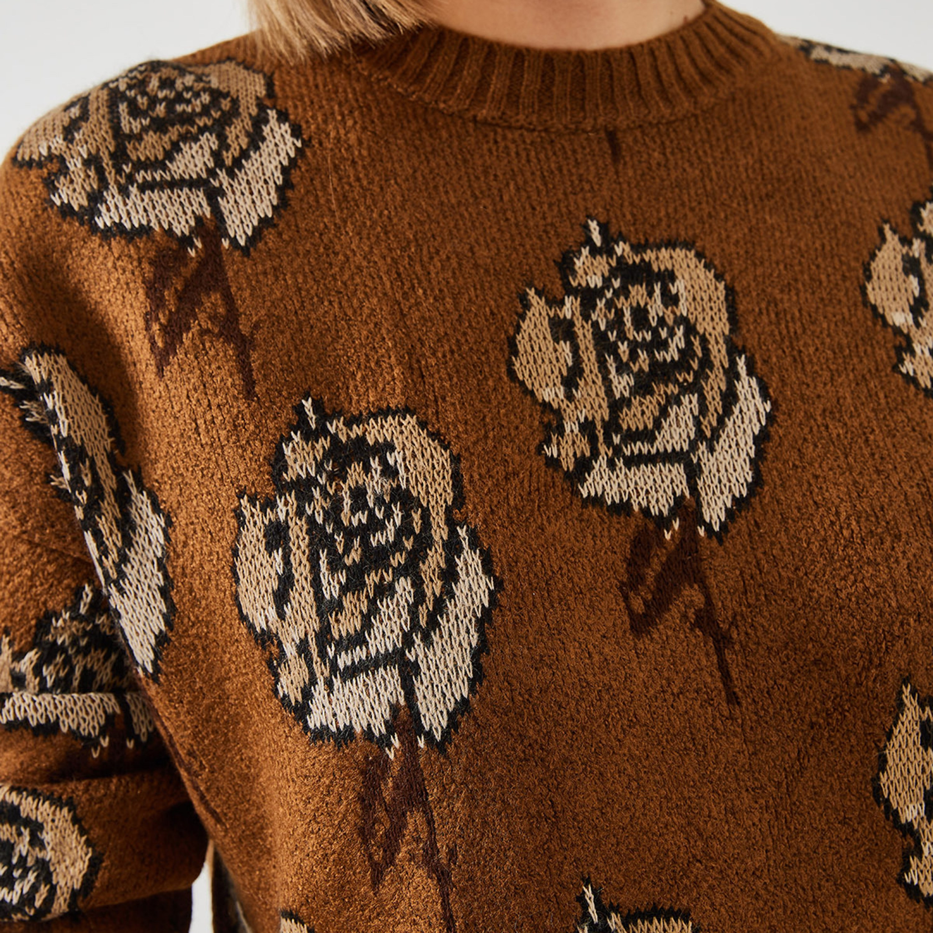 كنزة نسائي محبوك بنقشة زهور من بيانكو لوتشي-women-clothing-cardigansandjumpers-jumpers-image-1