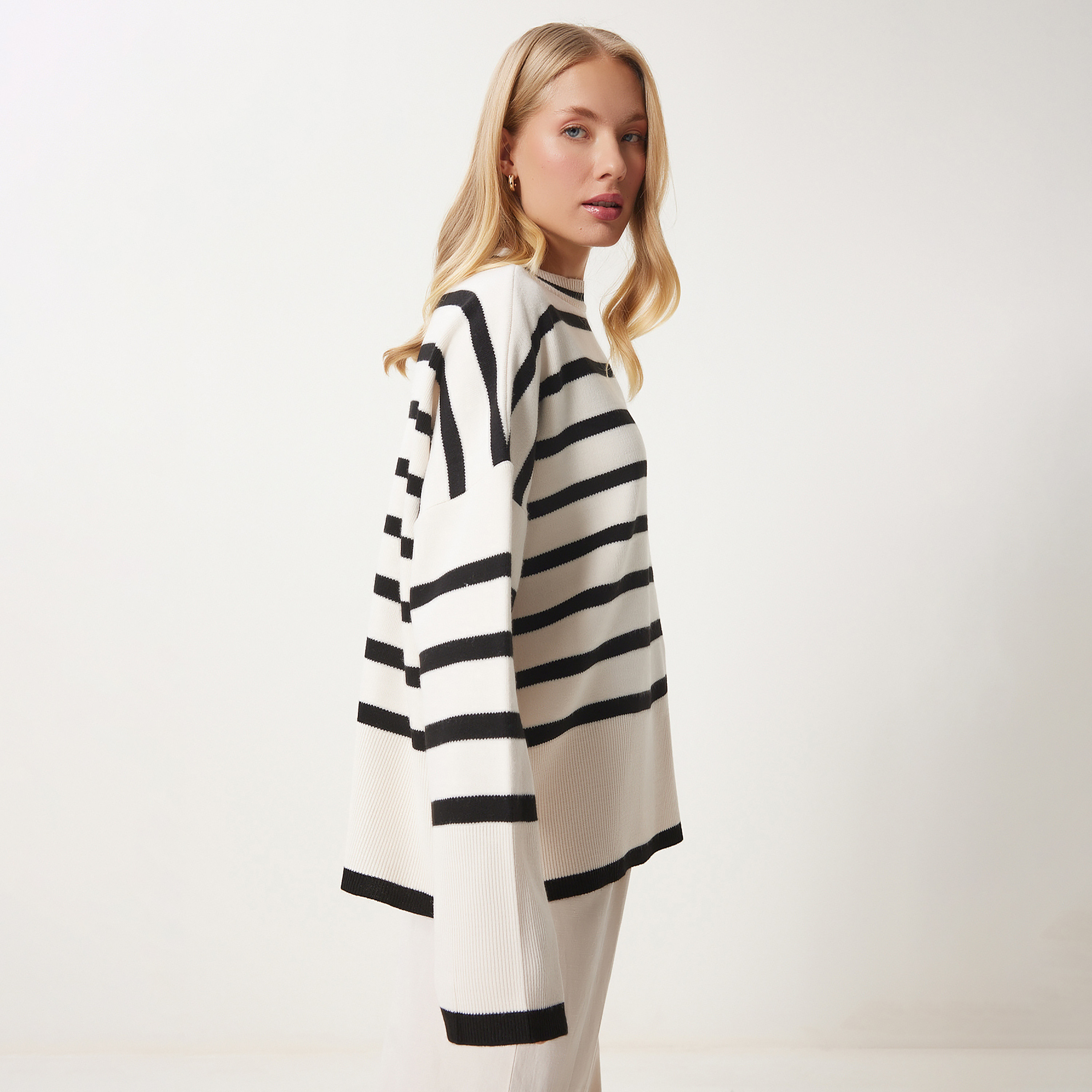 سعادة إسطنبول سترة نسائية بيضاء مخططة-women-clothing-cardigansandjumpers-jumpers-image-5