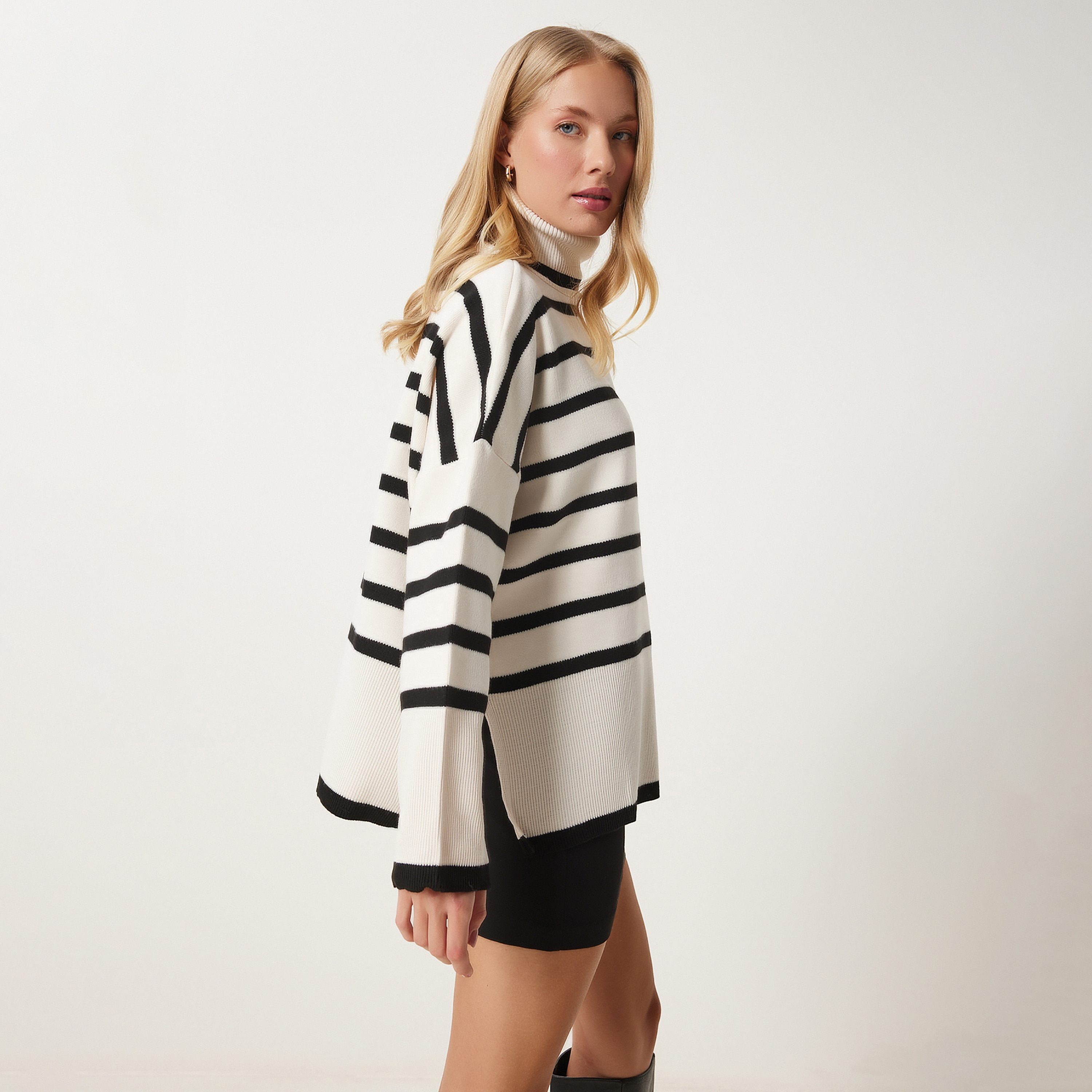 سعادة إسطنبول سترة نسائية مخطط بياقة عالية بيضاء بأكمام منخفضة-women-clothing-cardigansandjumpers-jumpers-image-3